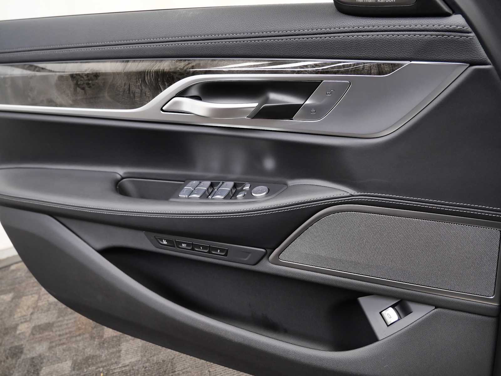 Thumbnail: 2022 BMW 7 Series - 34