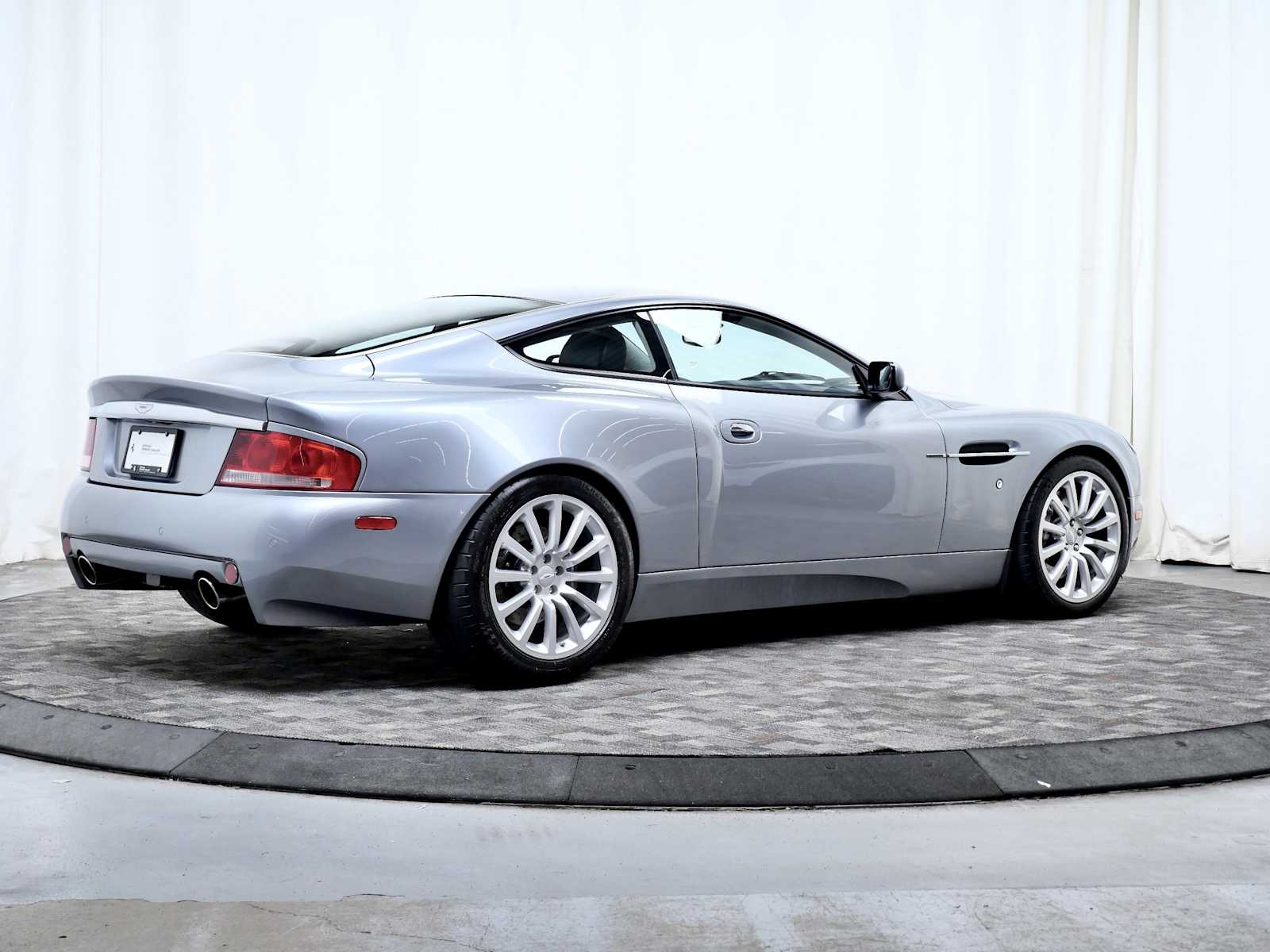 Thumbnail: 2003 Aston Martin Vanquish - 6