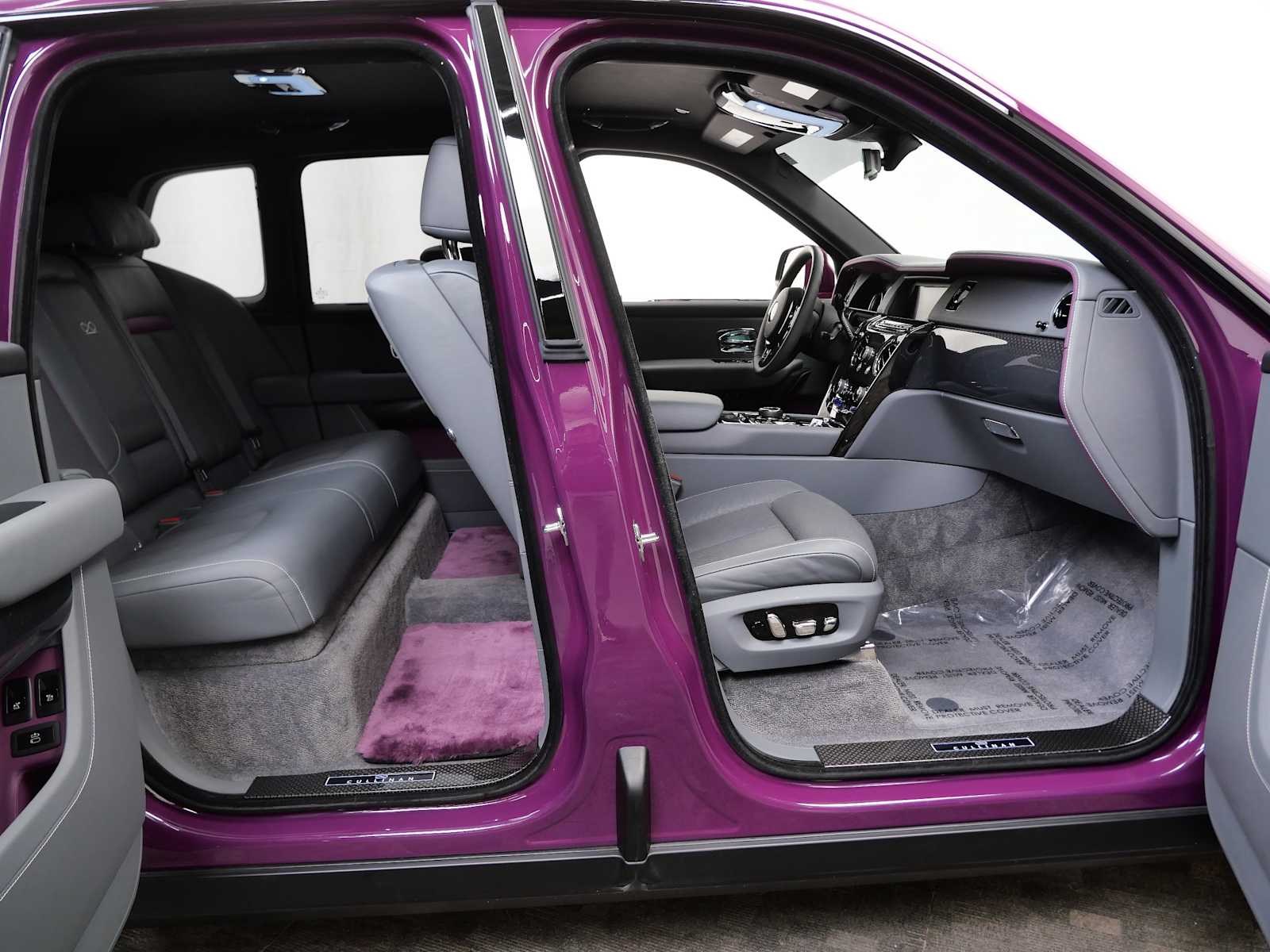 Thumbnail: 2022 Rolls-Royce Cullinan - 15