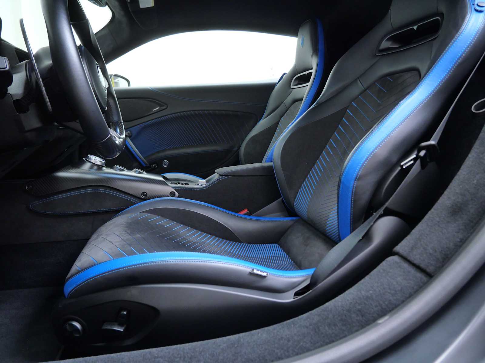Thumbnail: 2022 Maserati MC20 - 19