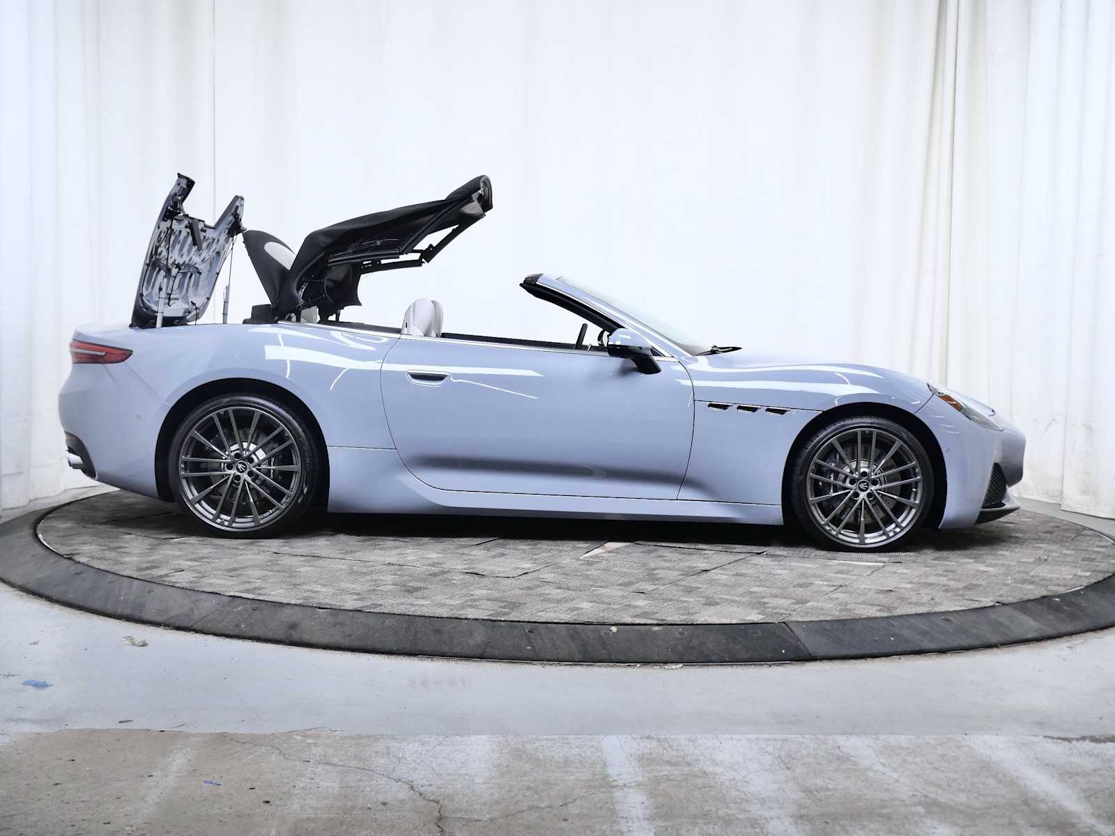Thumbnail: 2025 Maserati GranCabrio - 8