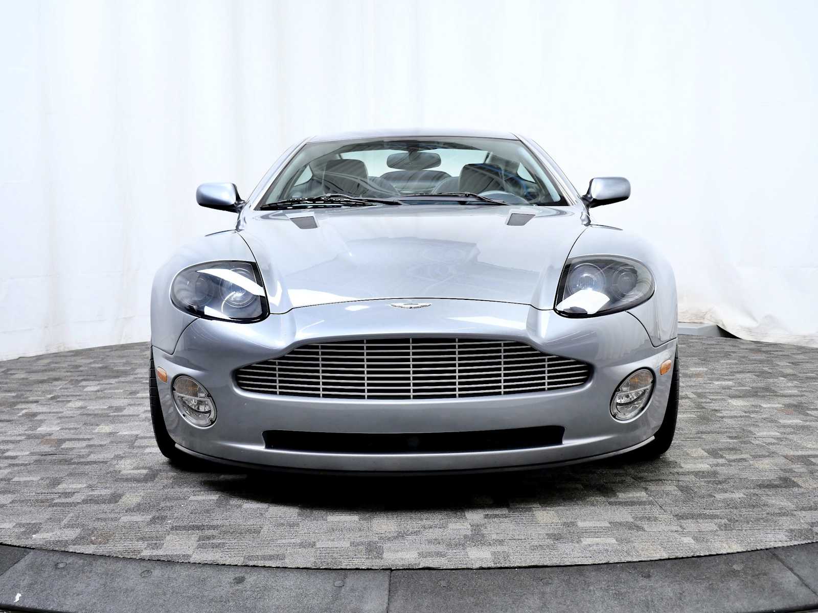 Thumbnail: 2003 Aston Martin Vanquish - 9