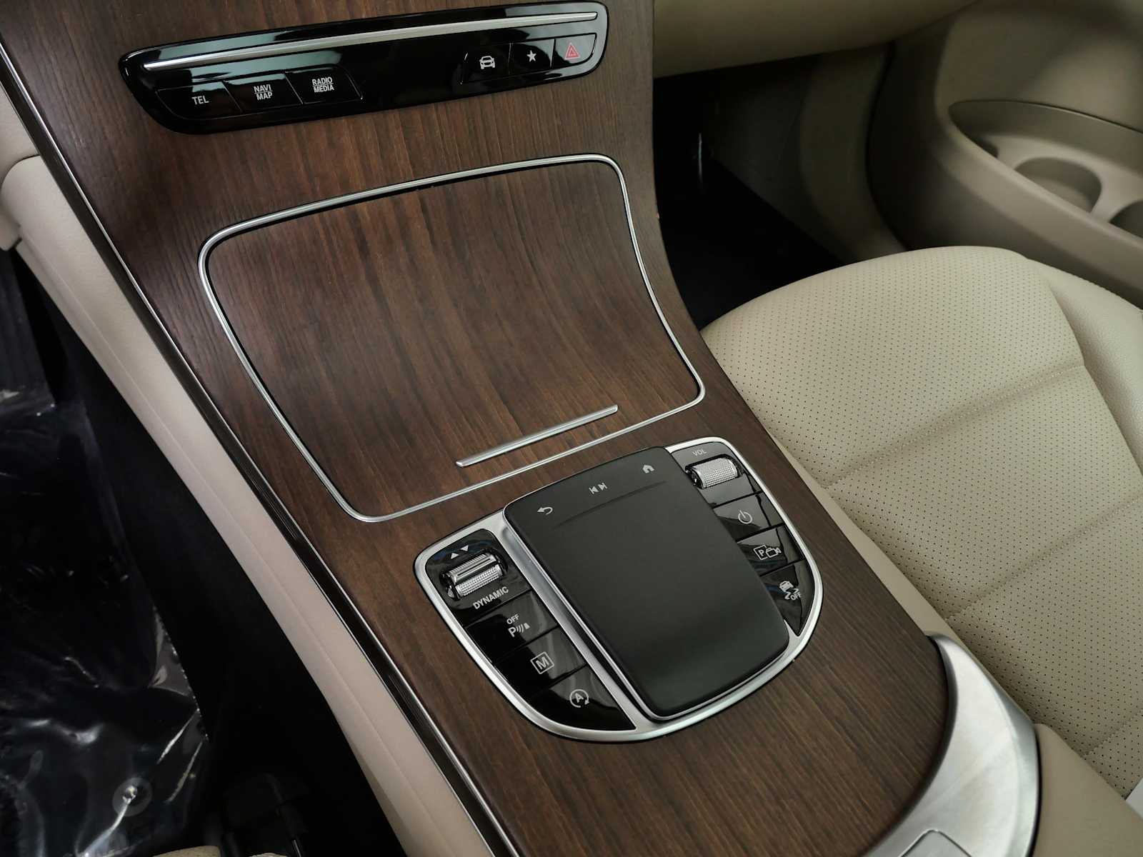 Thumbnail: 2022 Mercedes-Benz GLC - 24