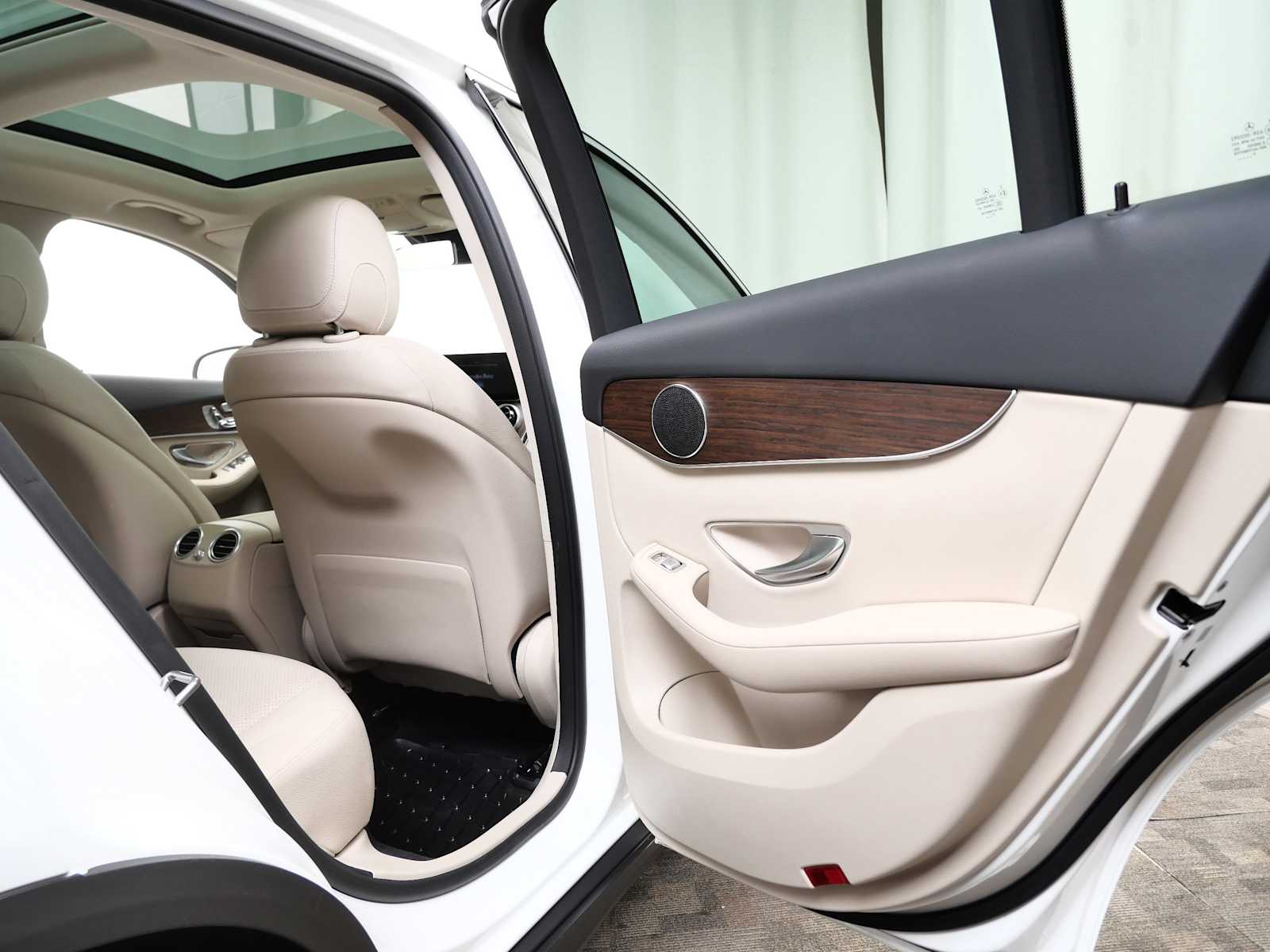 Thumbnail: 2022 Mercedes-Benz GLC - 14