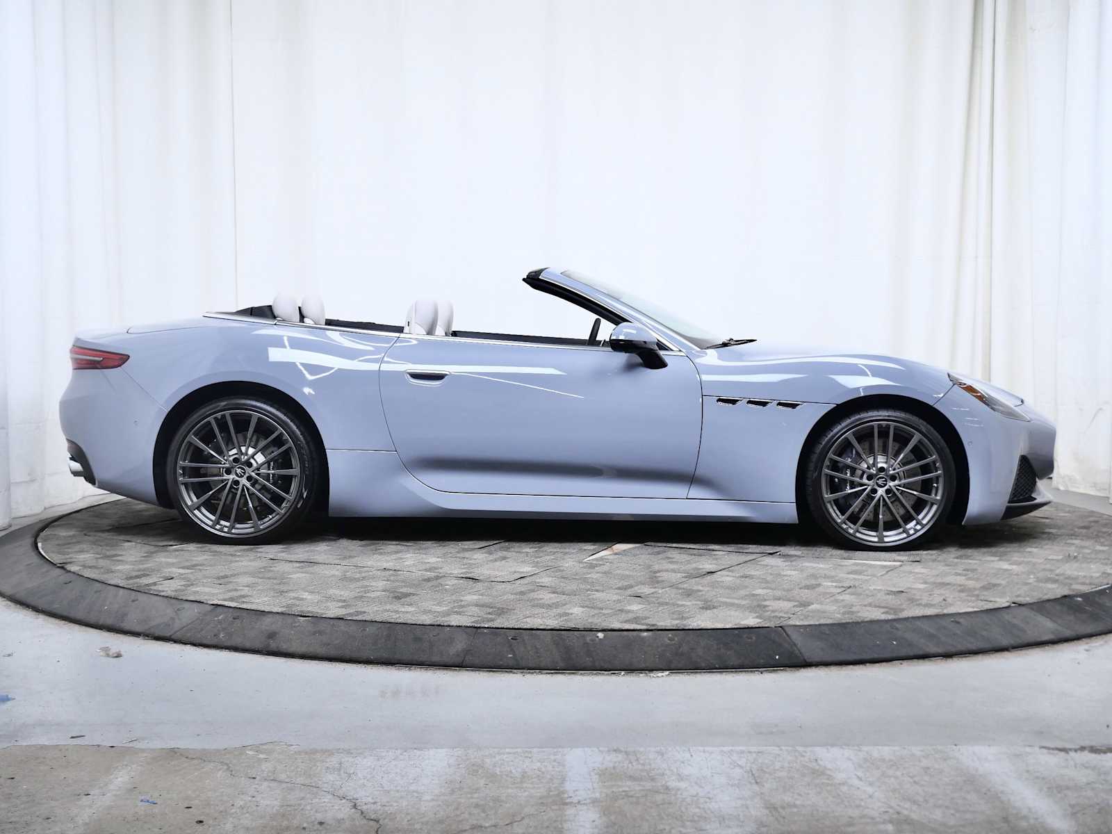 Thumbnail: 2025 Maserati GranCabrio - 9