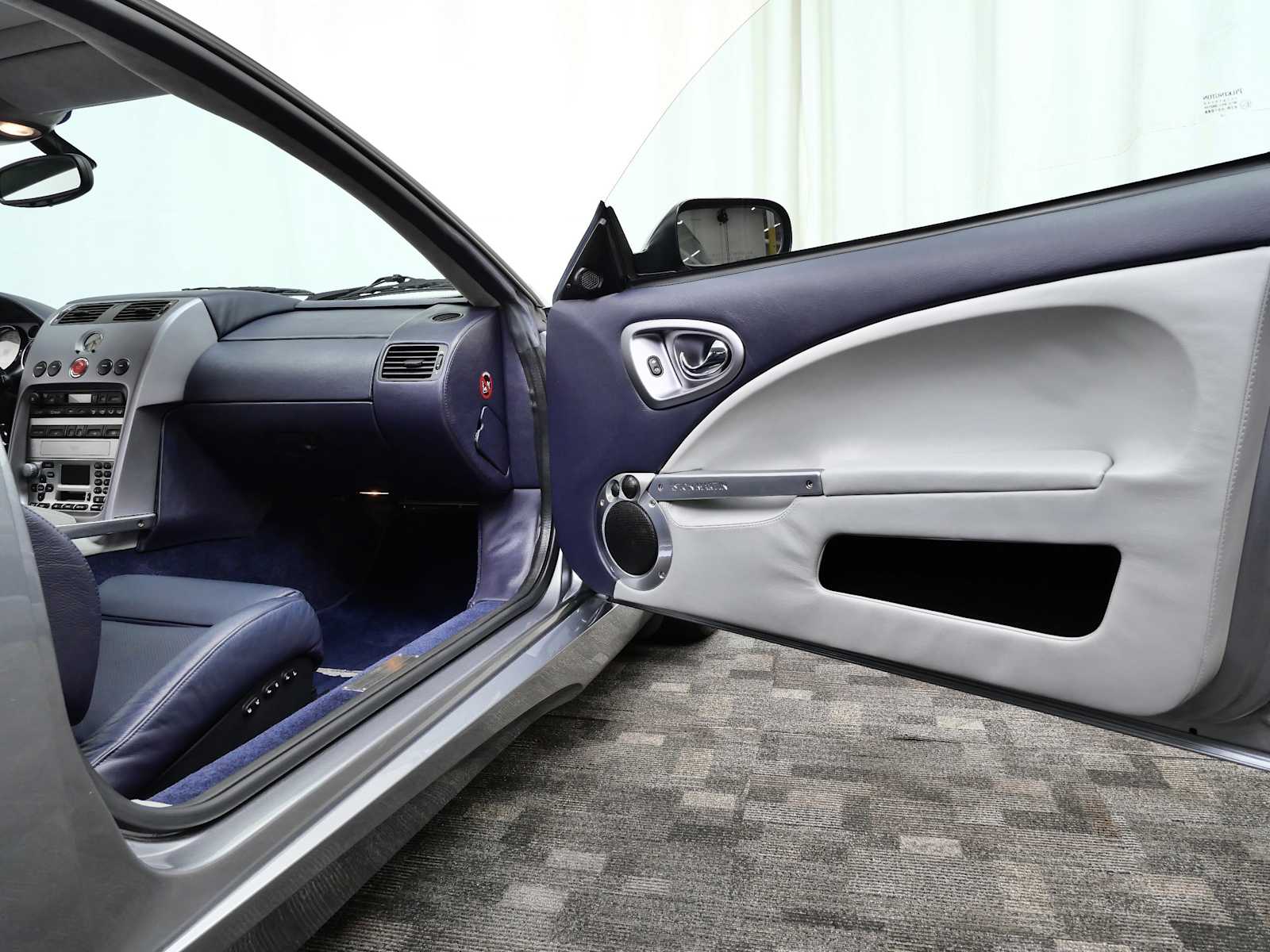 Thumbnail: 2003 Aston Martin Vanquish - 11