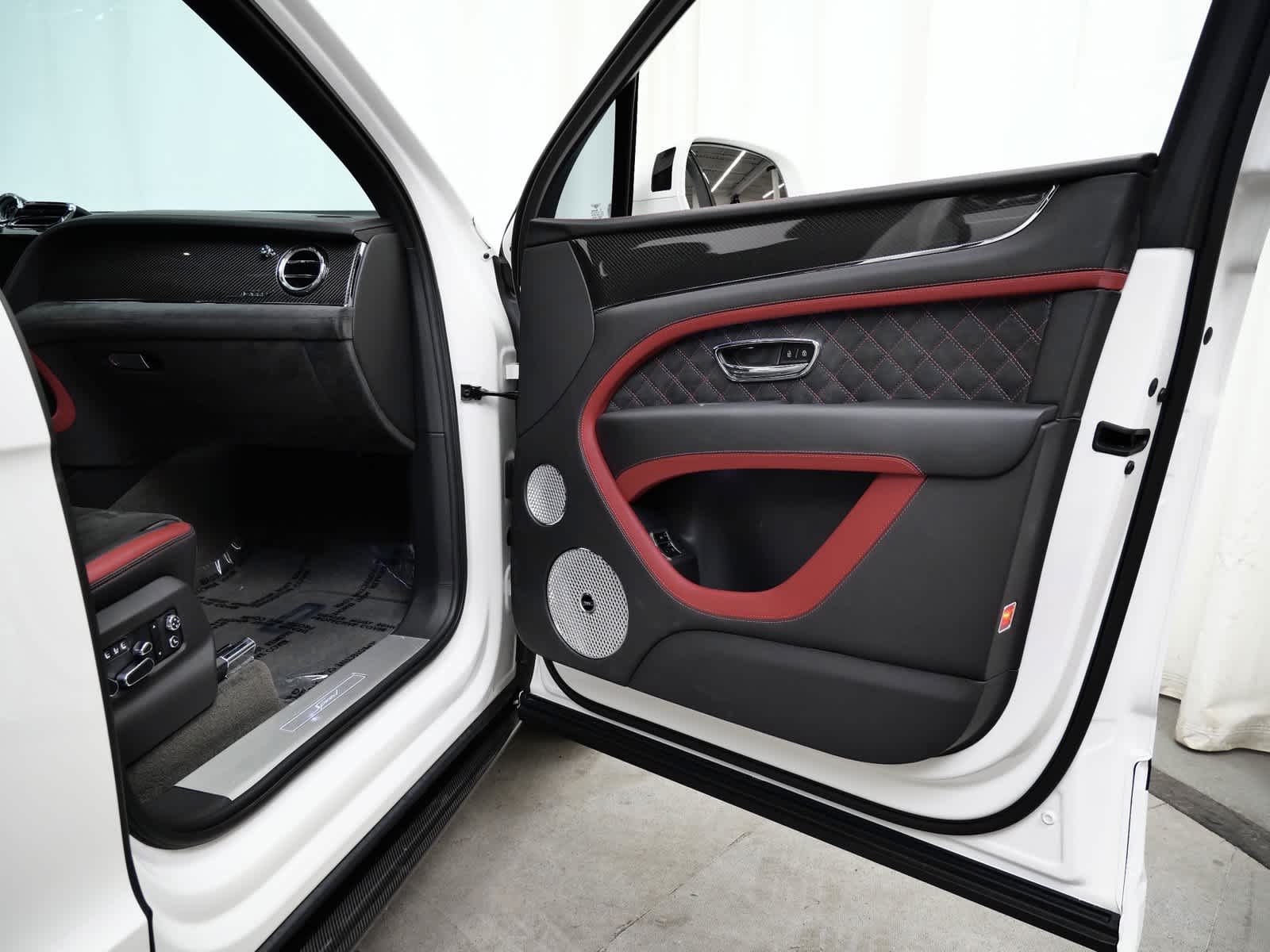 Thumbnail: 2021 Bentley Bentayga - 11
