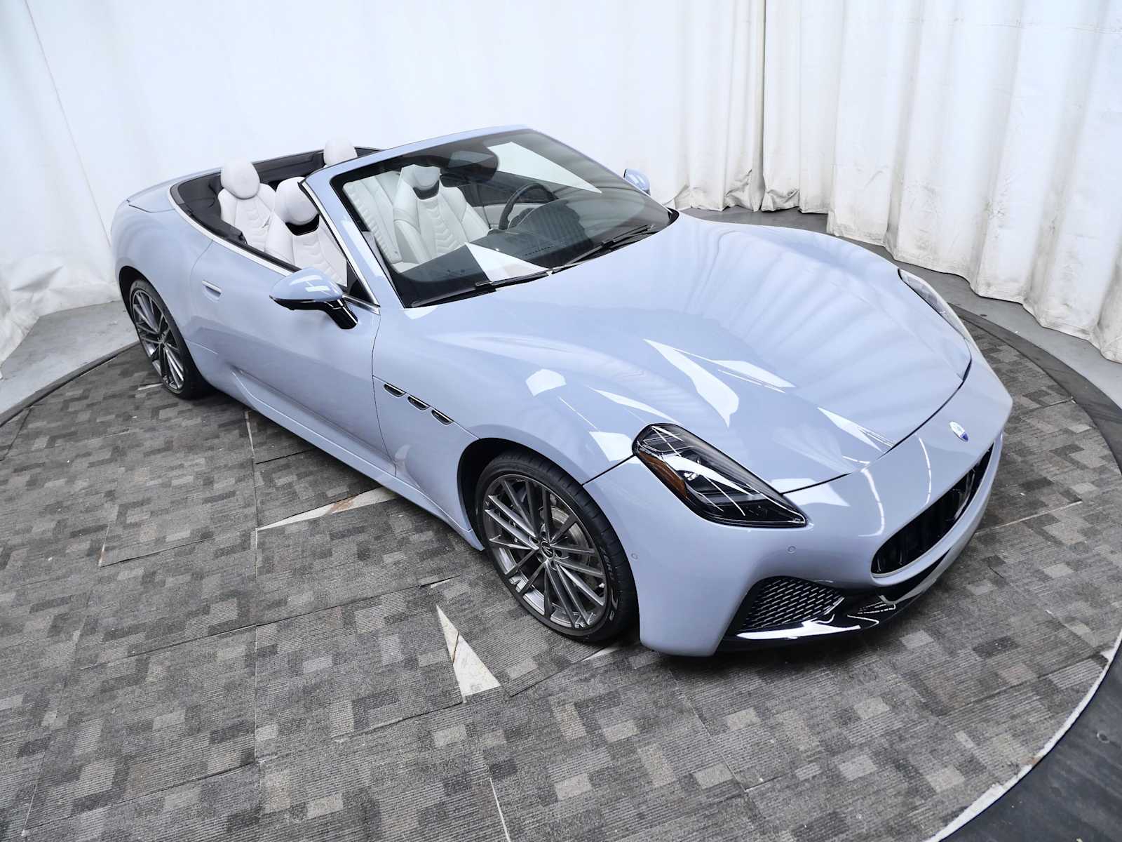 Thumbnail: 2025 Maserati GranCabrio - 12