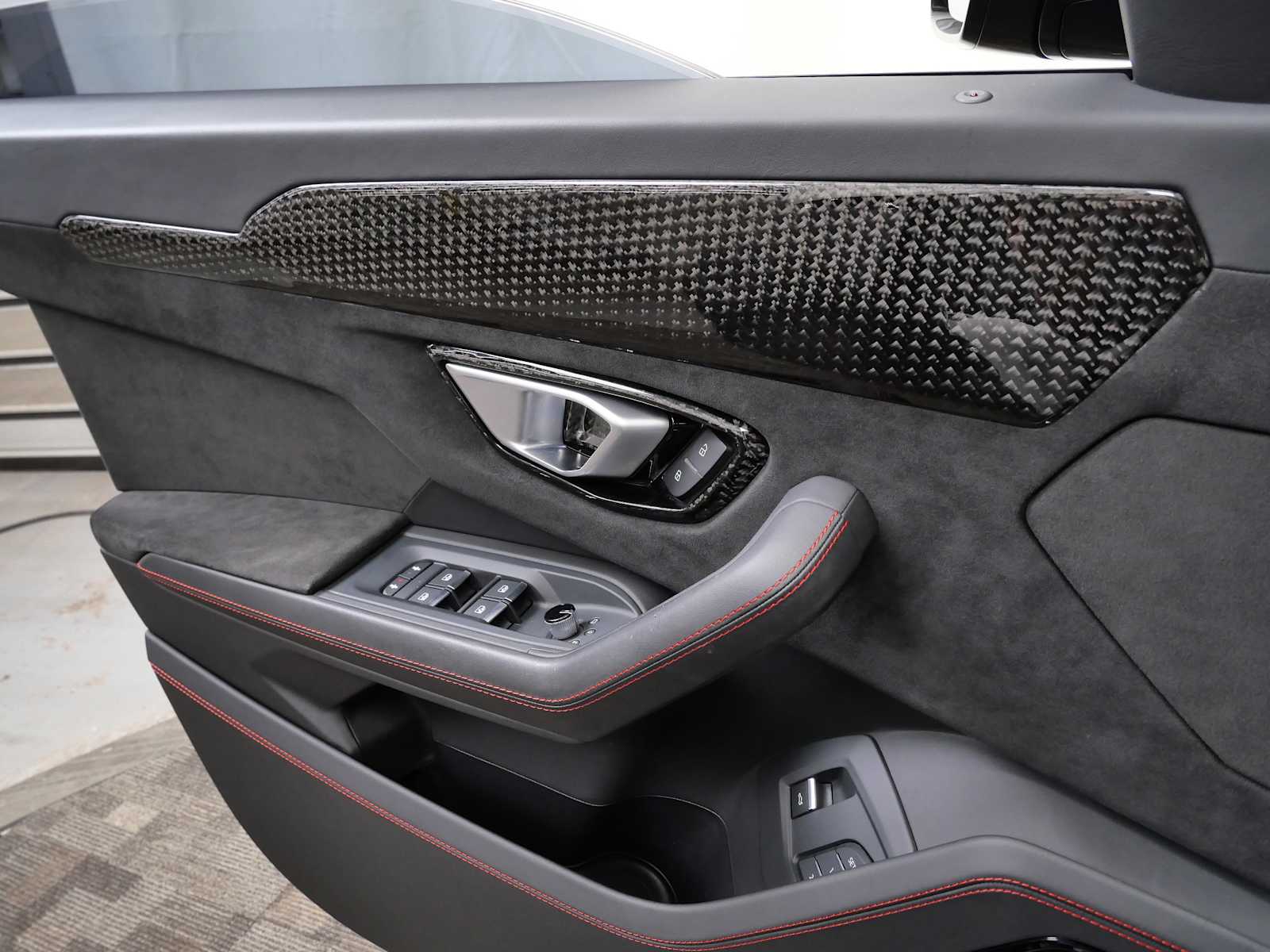 Thumbnail: 2020 Lamborghini Urus - 38