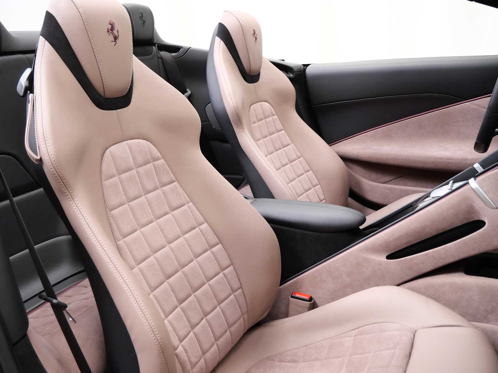 Thumbnail: 2025 Ferrari Roma - 19