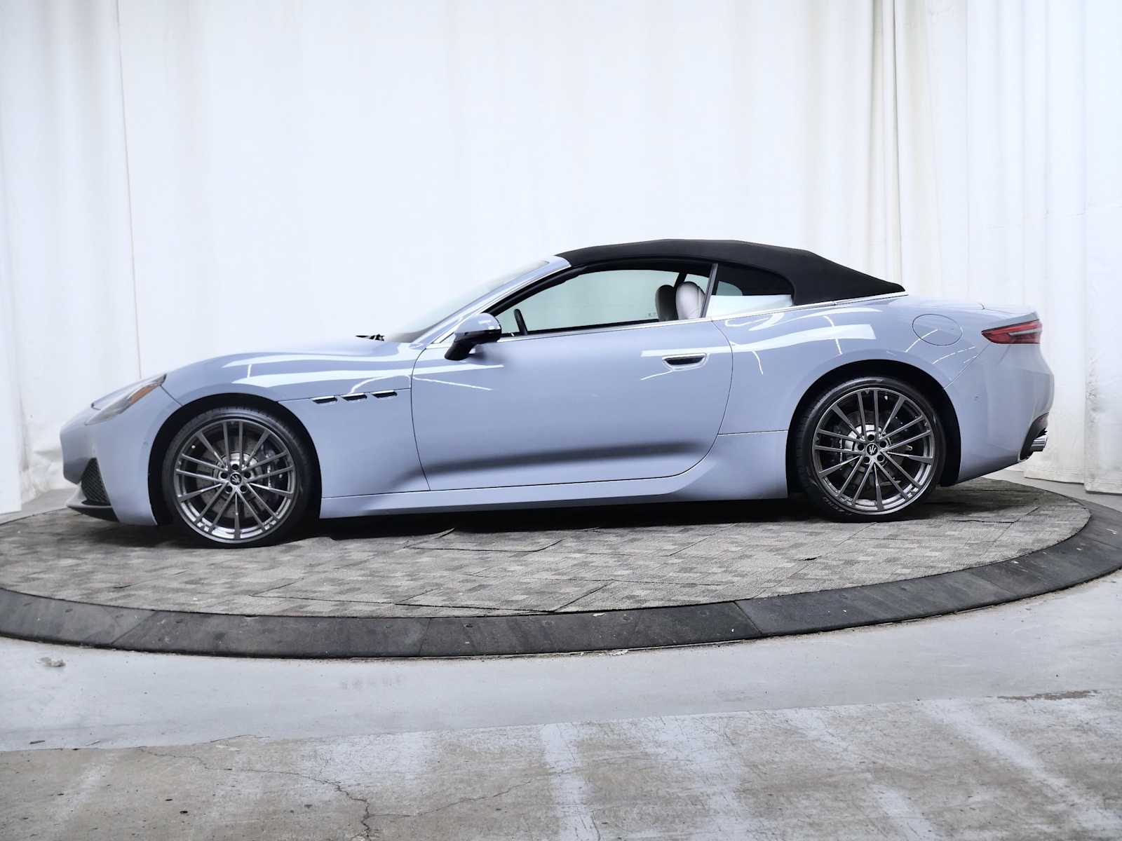 Thumbnail: 2025 Maserati GranCabrio - 2
