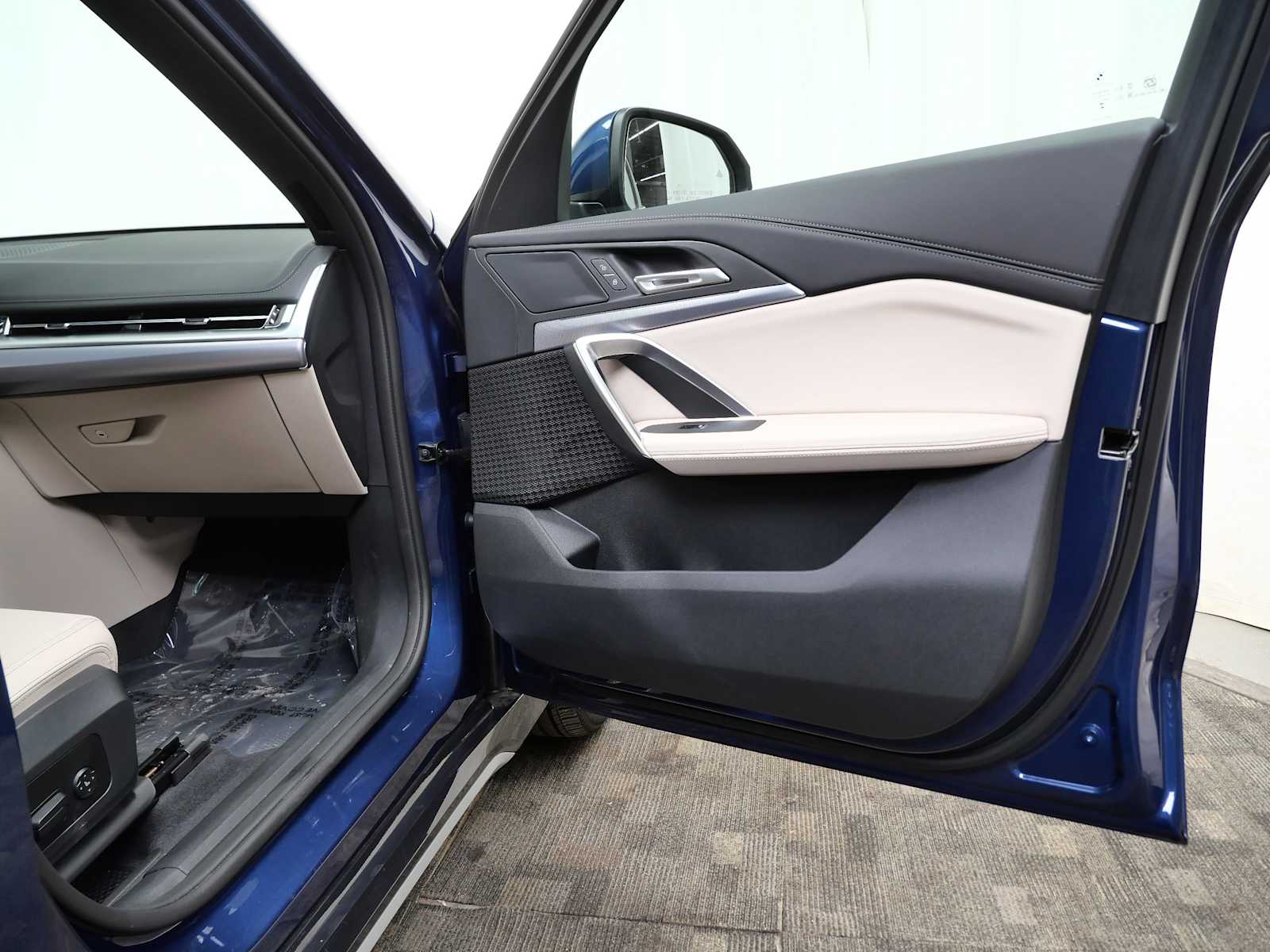 Thumbnail: 2025 BMW X1 - 11