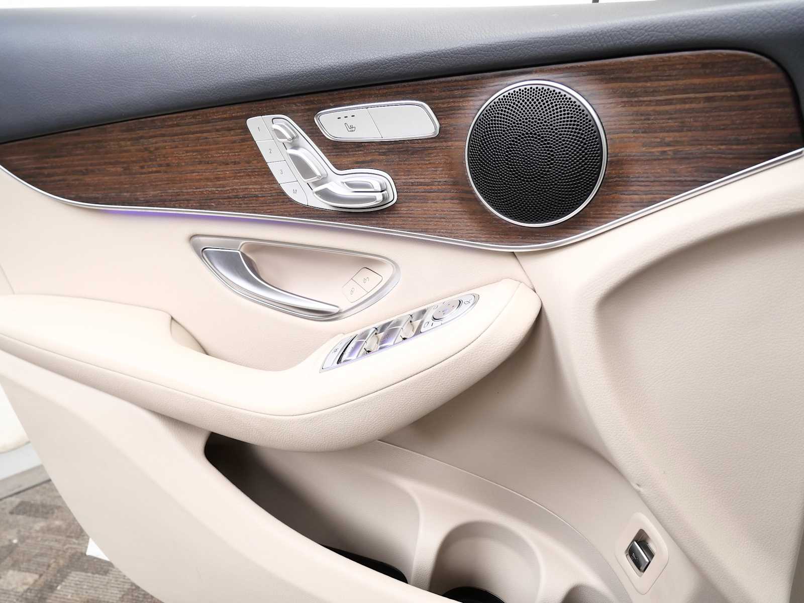 Thumbnail: 2022 Mercedes-Benz GLC - 32