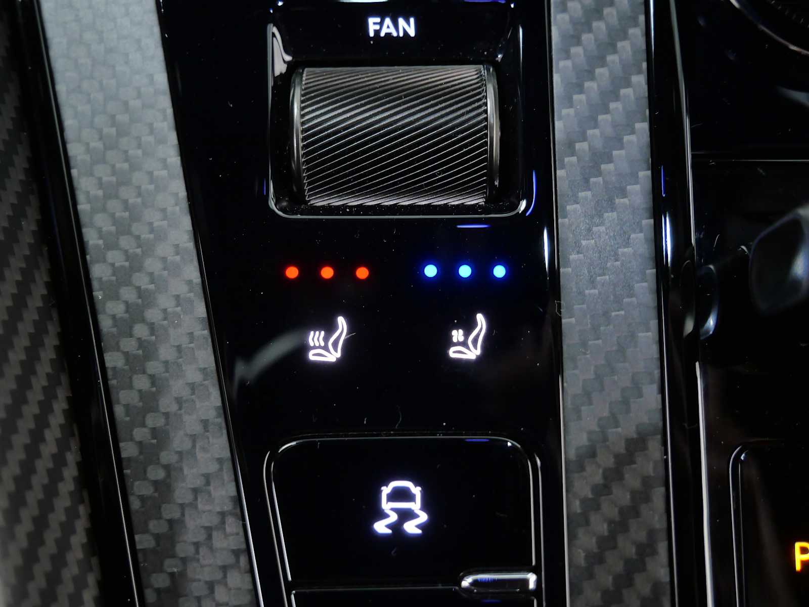 Thumbnail: 2024 Aston Martin DB12 - 25