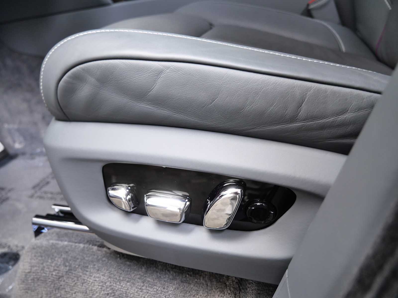 Thumbnail: 2022 Rolls-Royce Cullinan - 25