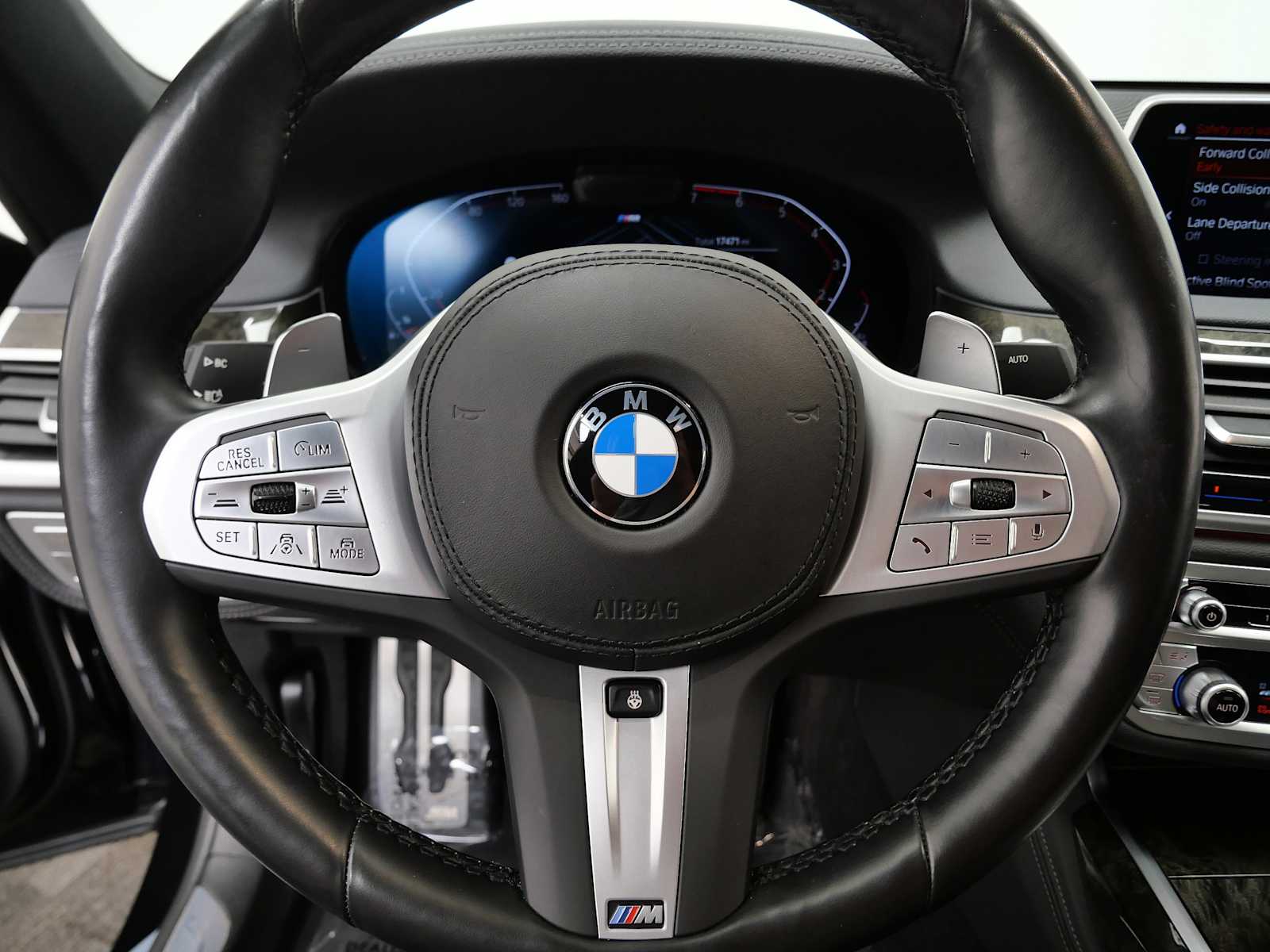 Thumbnail: 2022 BMW 7 Series - 32