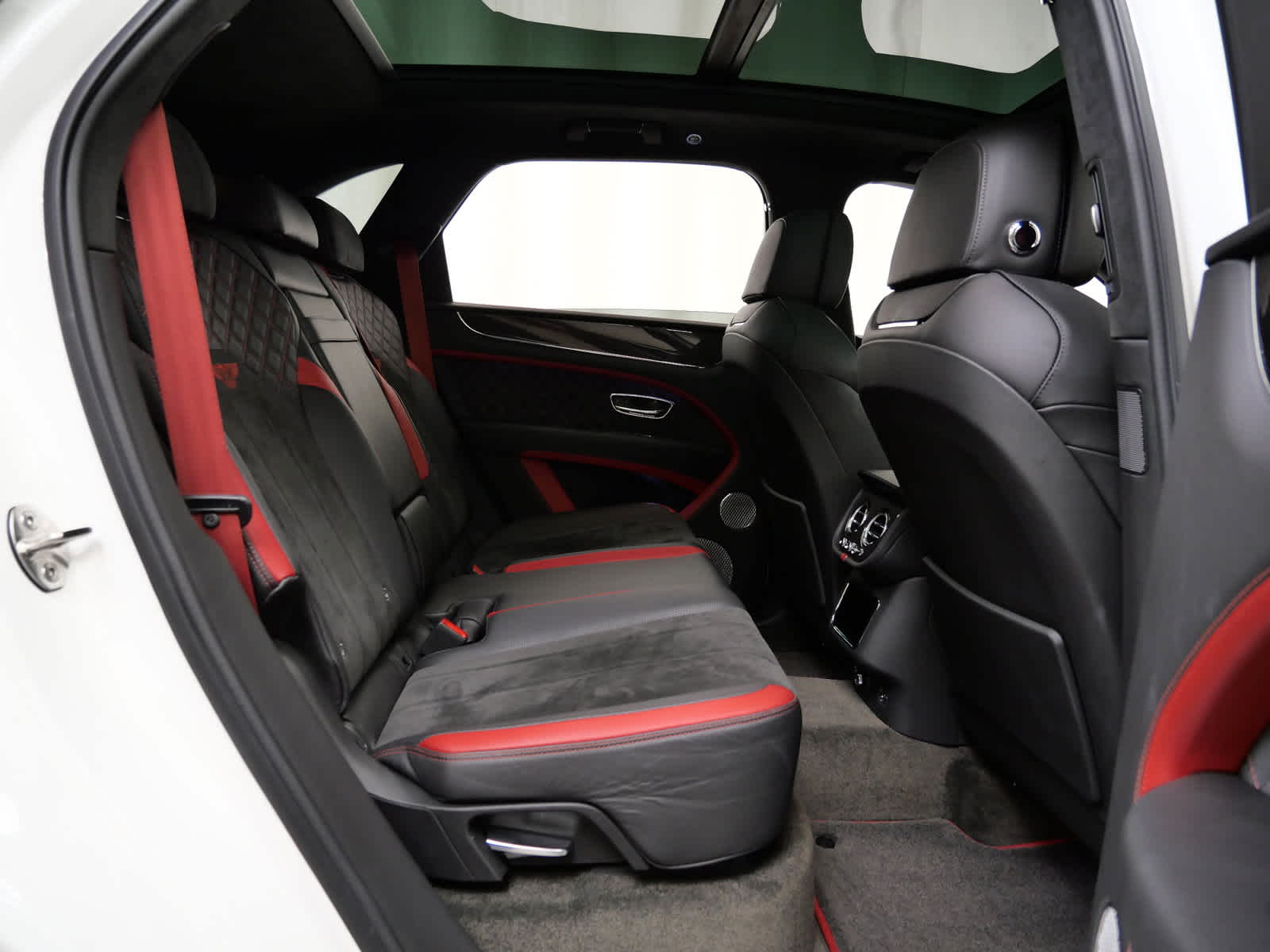 Thumbnail: 2021 Bentley Bentayga - 15