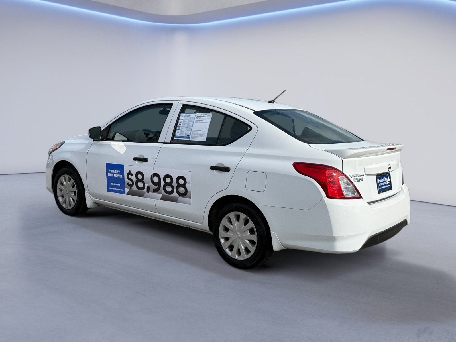 2018 Nissan Versa Sedan Plus photo 3