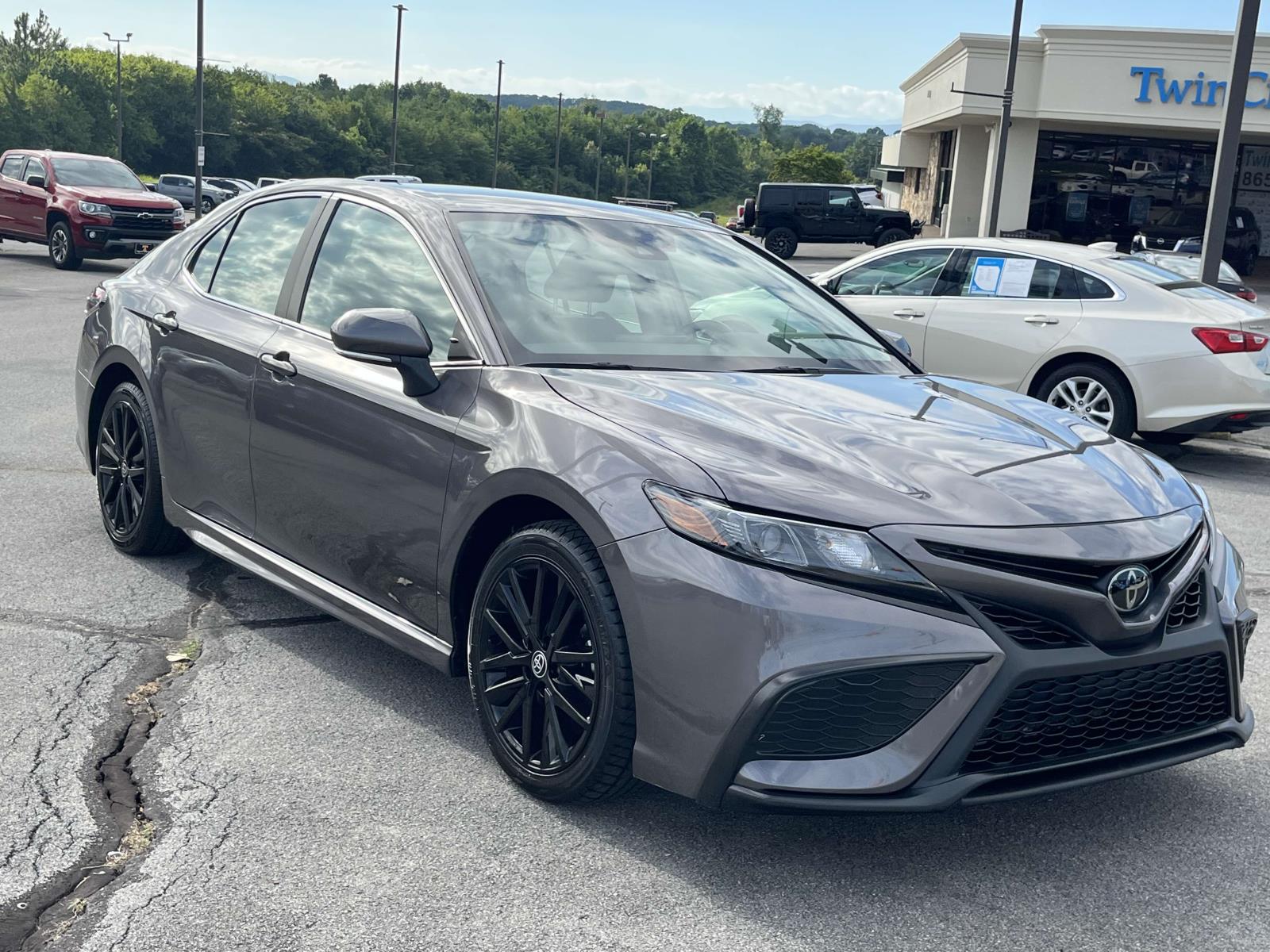 2023 Toyota Camry SE photo 2