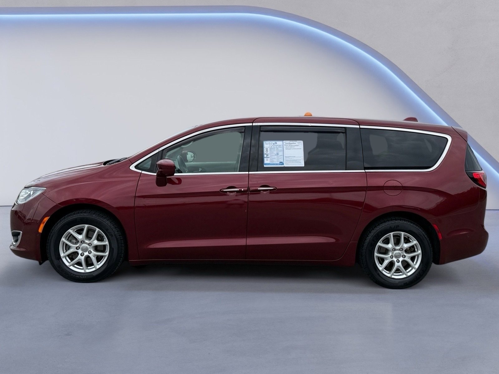 2020 Chrysler Pacifica Touring photo 2