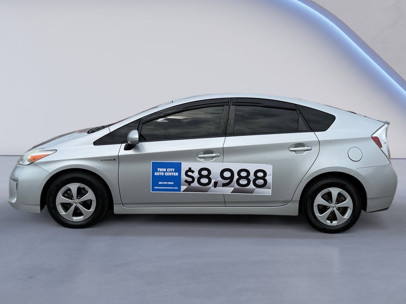 2015 Toyota Prius Four photo 2