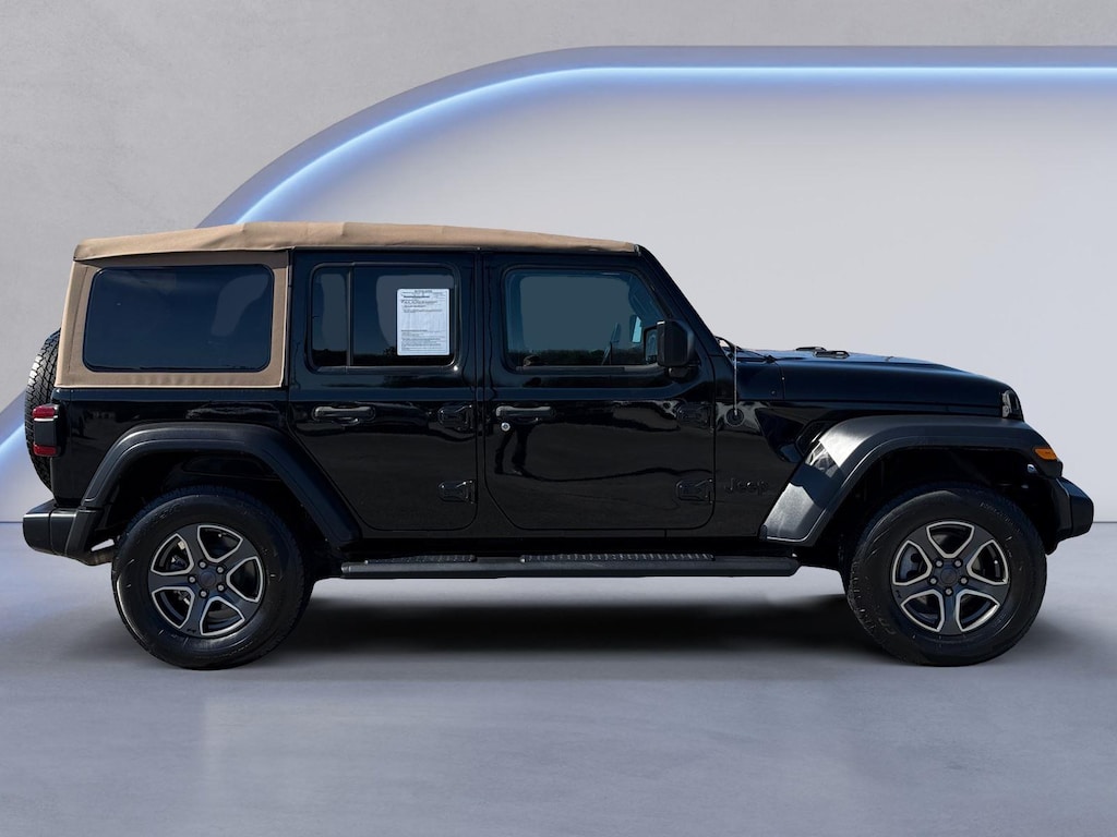 Used 2020 Jeep Wrangler Unlimited Black and Tan SUV