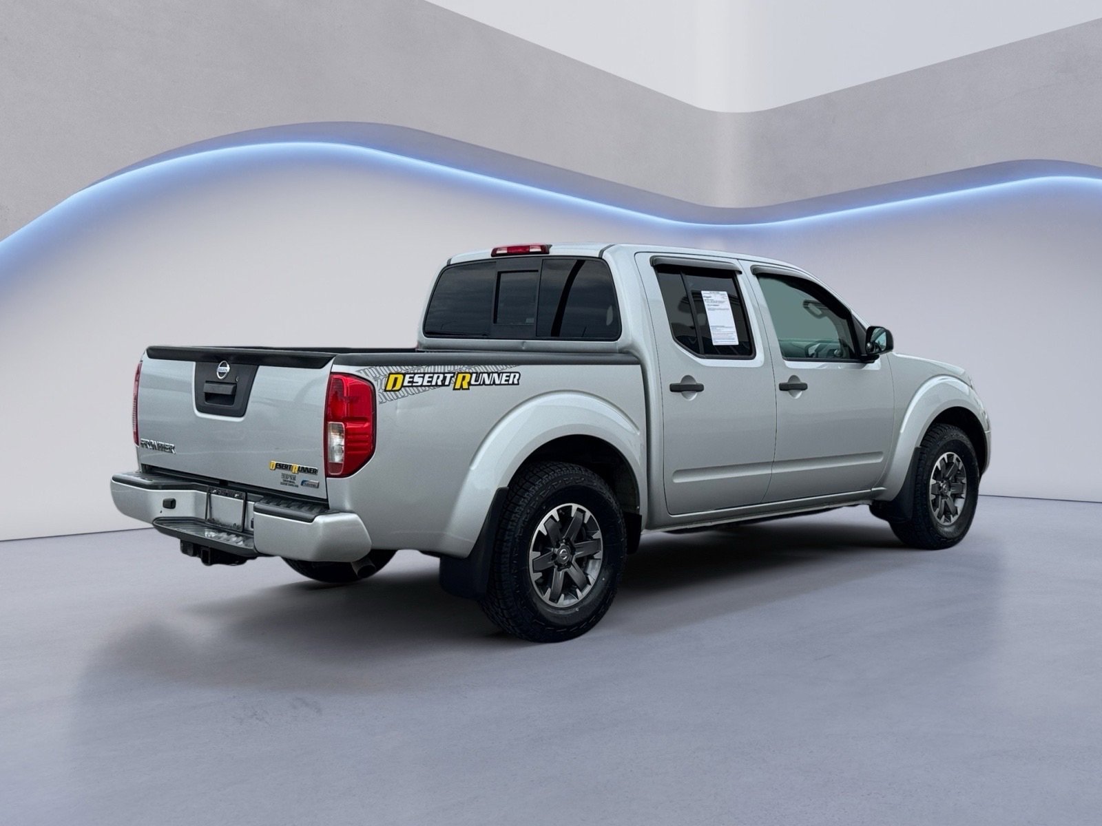 2019 Nissan Frontier Crew Cab Desert Runner photo 3