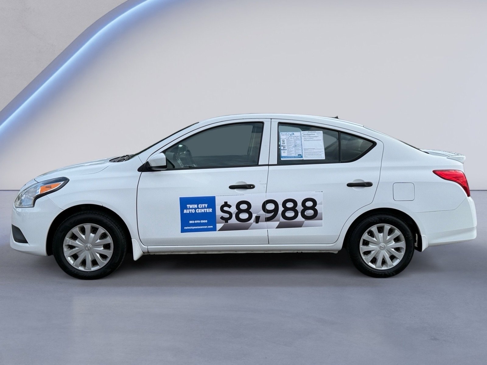 2018 Nissan Versa Sedan Plus photo 2