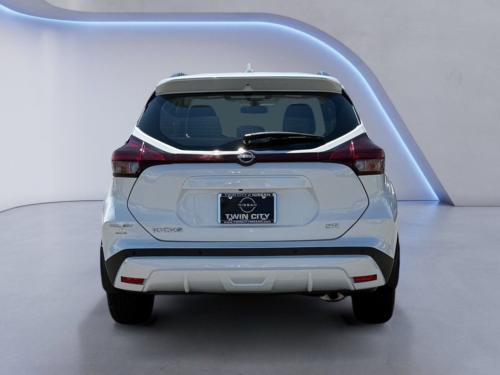 2024 Nissan Kicks SR photo 2