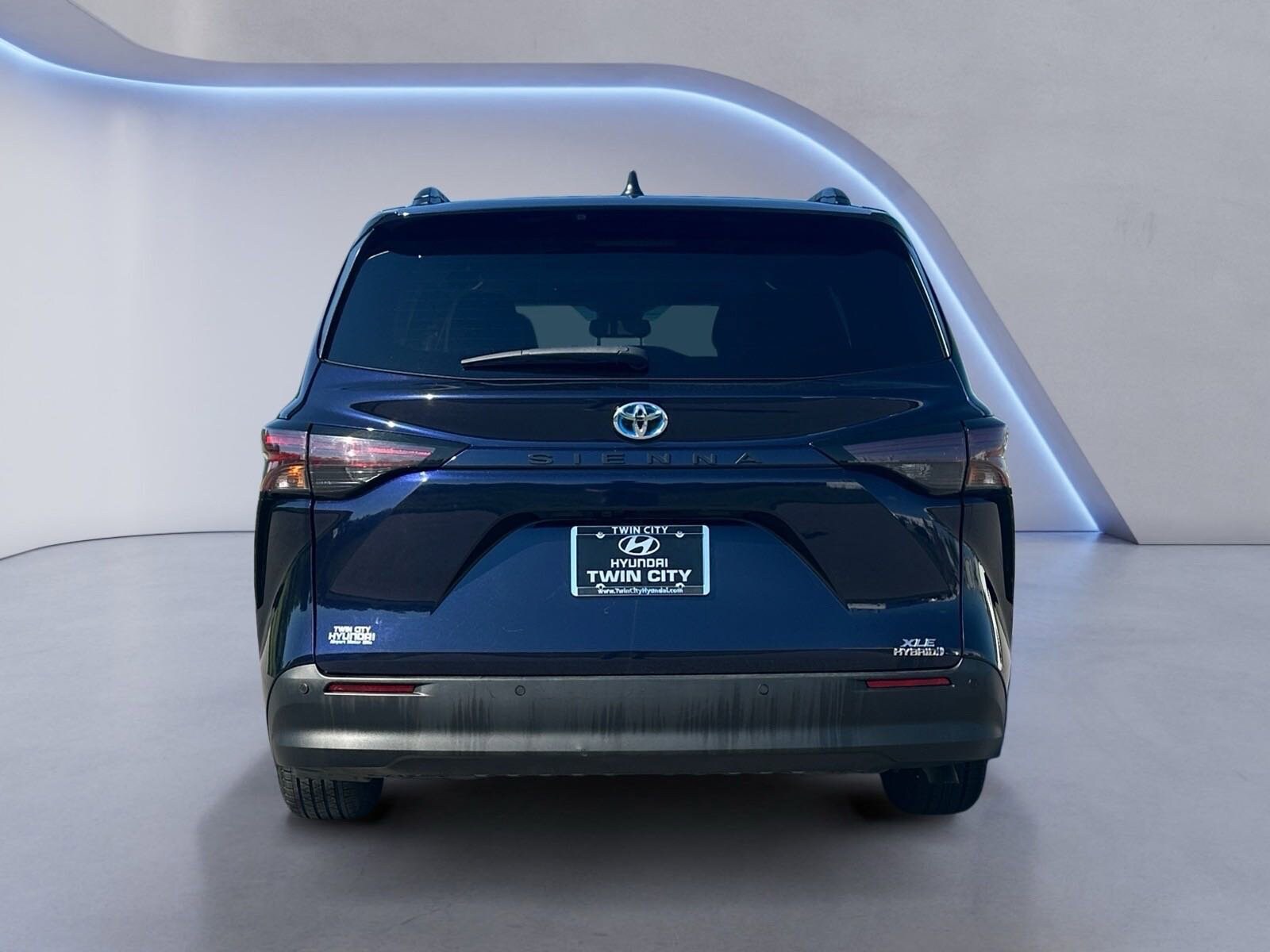 2023 Toyota Sienna XLE photo 4