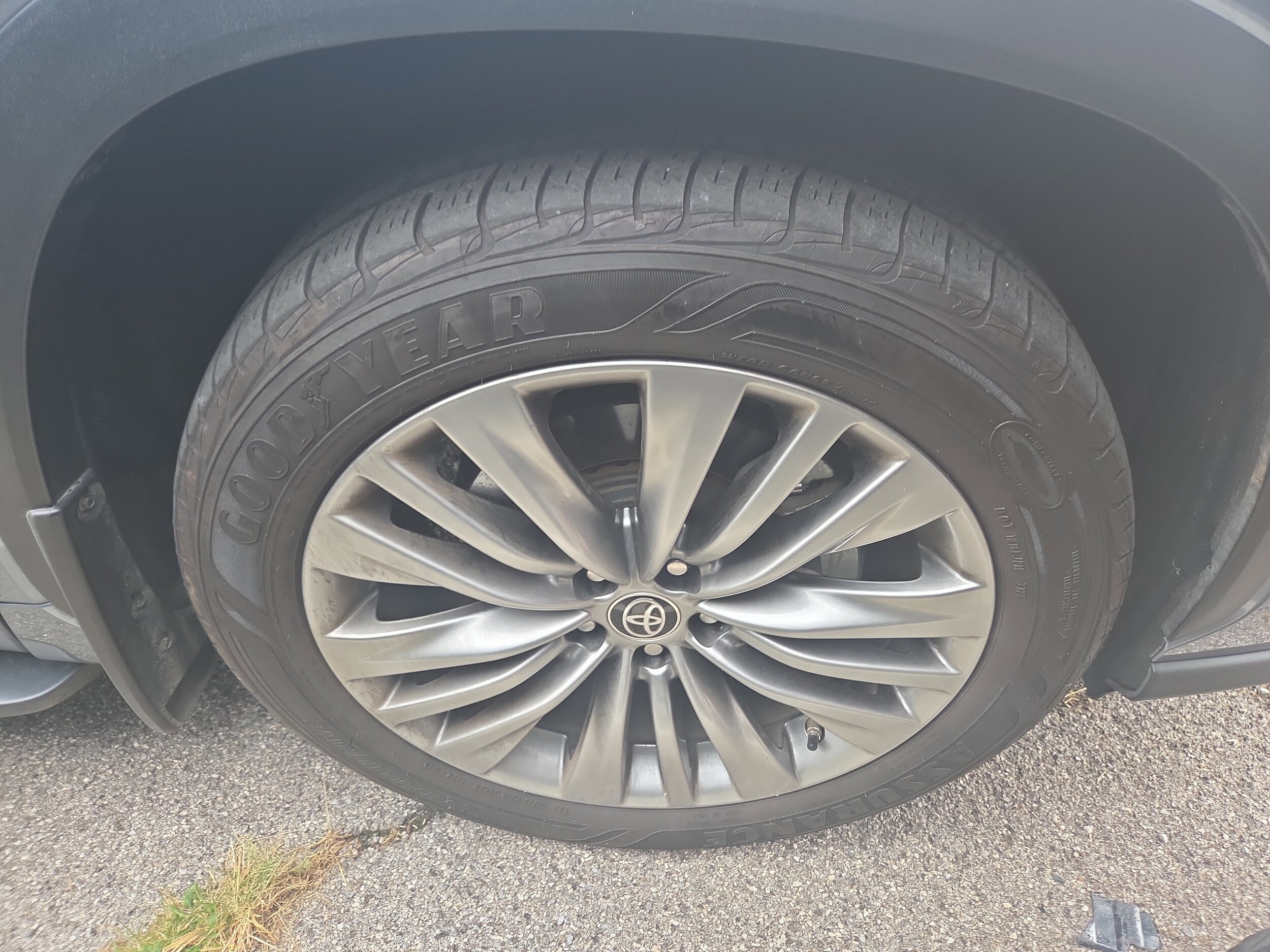 2021 Toyota Highlander Platinum photo 2