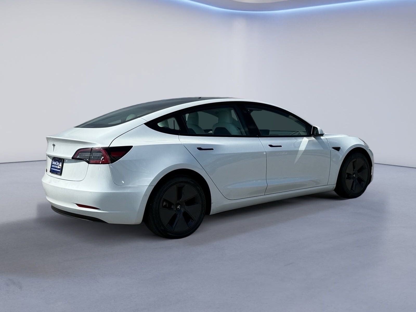 2022 Tesla Model 3 photo 3