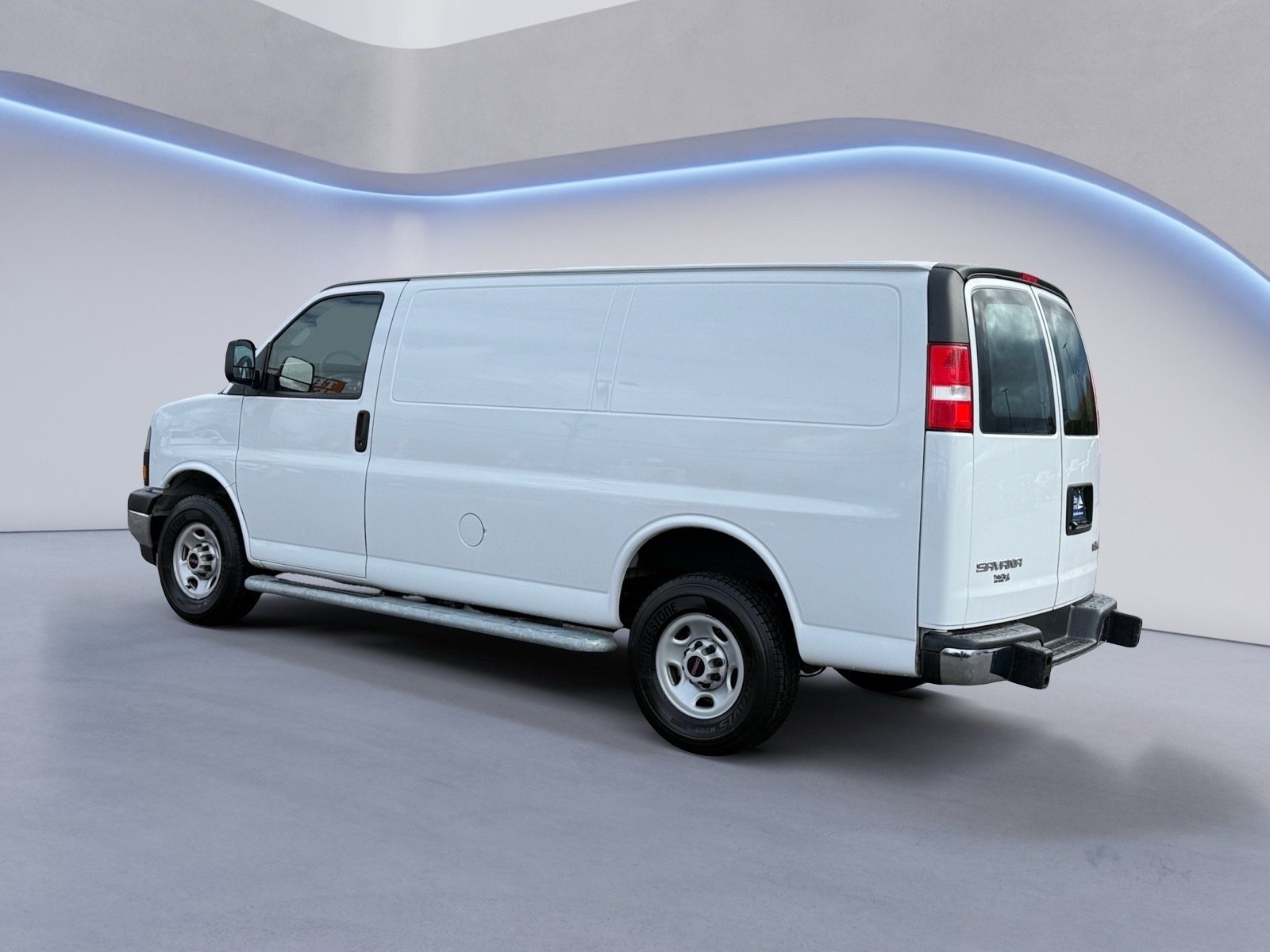 2023 Gmc Savana Cargo 2500 photo 3