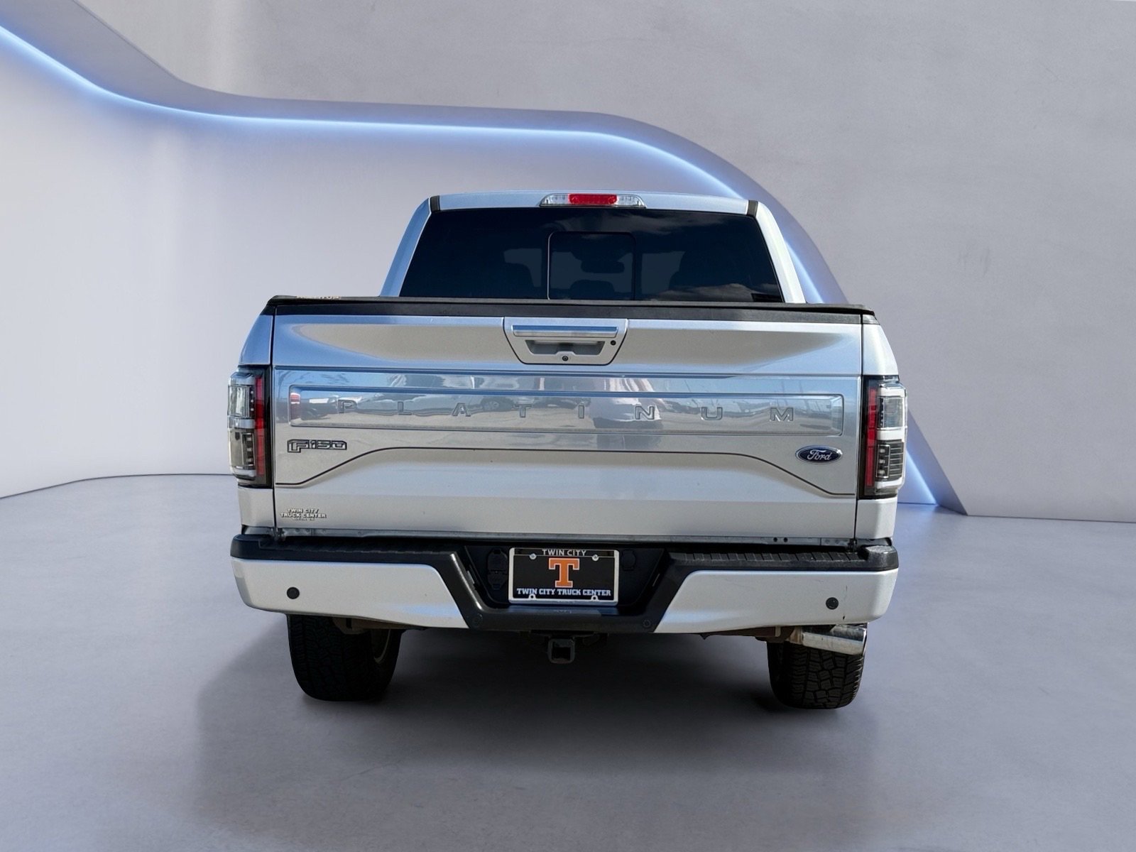 2017 Ford F-150 Platinum photo 4