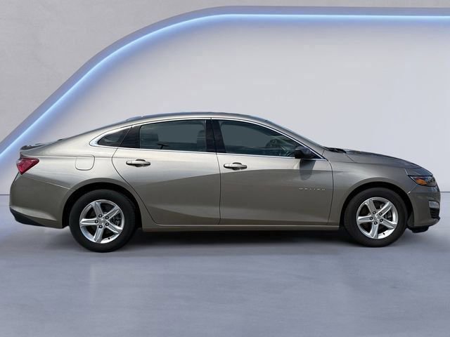 2022 Chevrolet Malibu 1LT photo 2