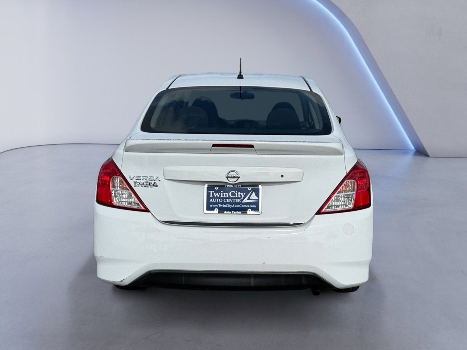 2018 Nissan Versa Sedan Plus photo 4