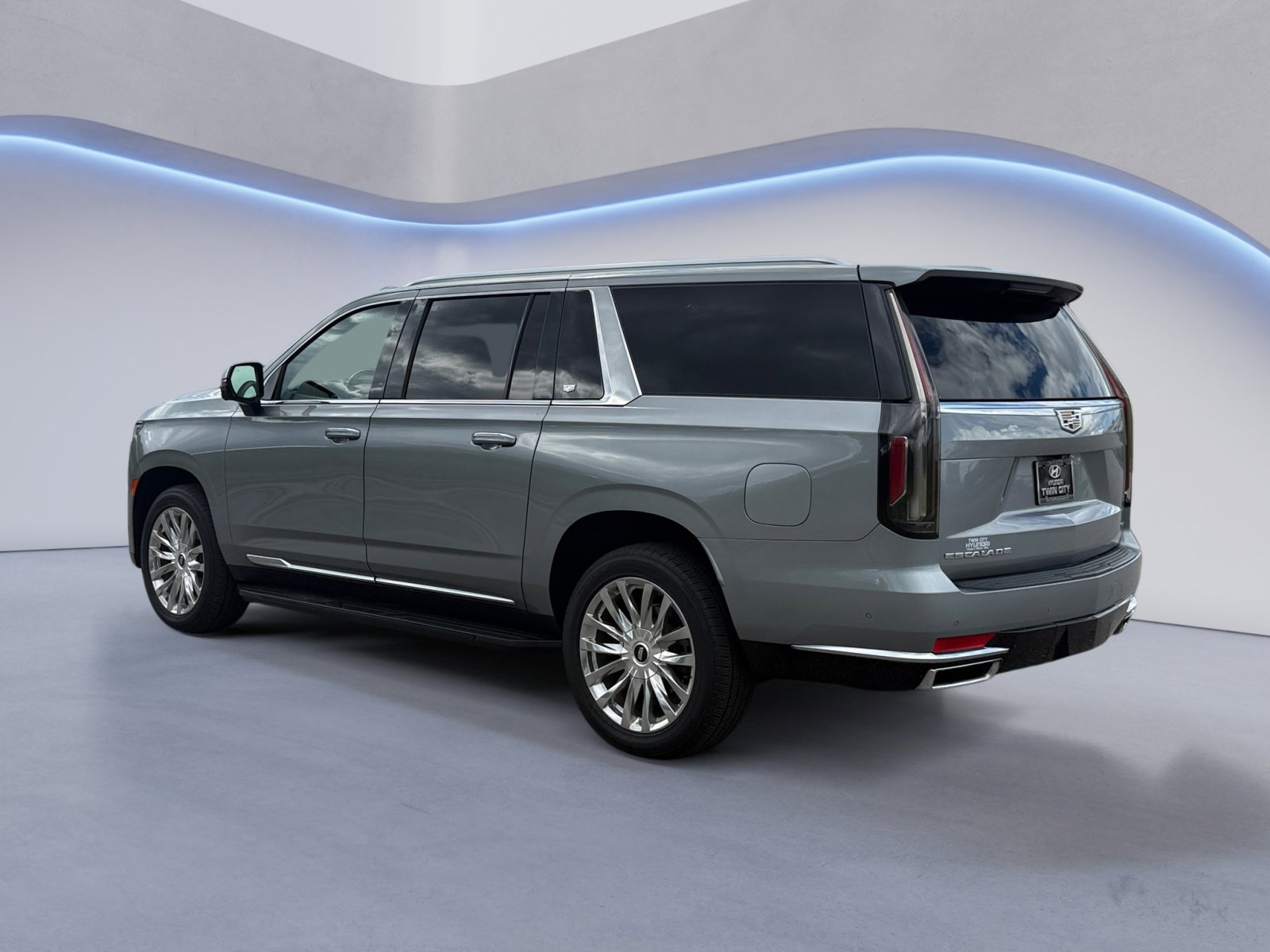 2023 Cadillac Escalade ESV Premium Luxury photo 2