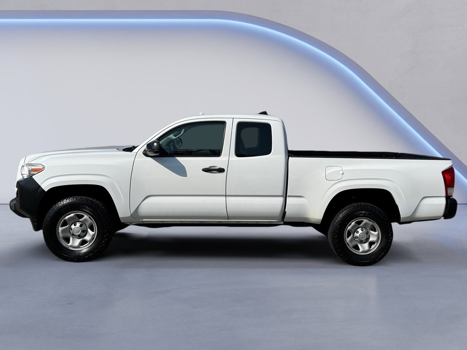 2017 Toyota Tacoma SR photo 2