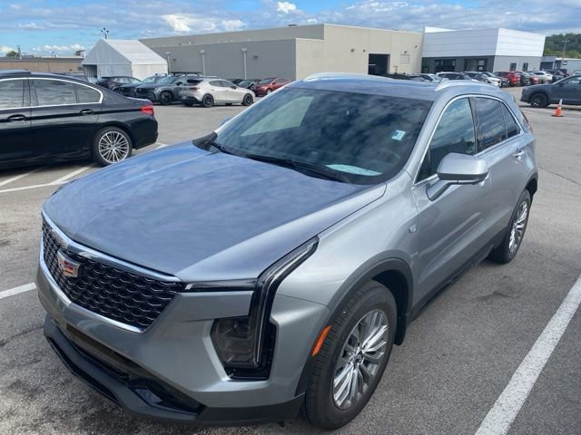 2025 Cadillac XT4 Premium Luxury photo 3