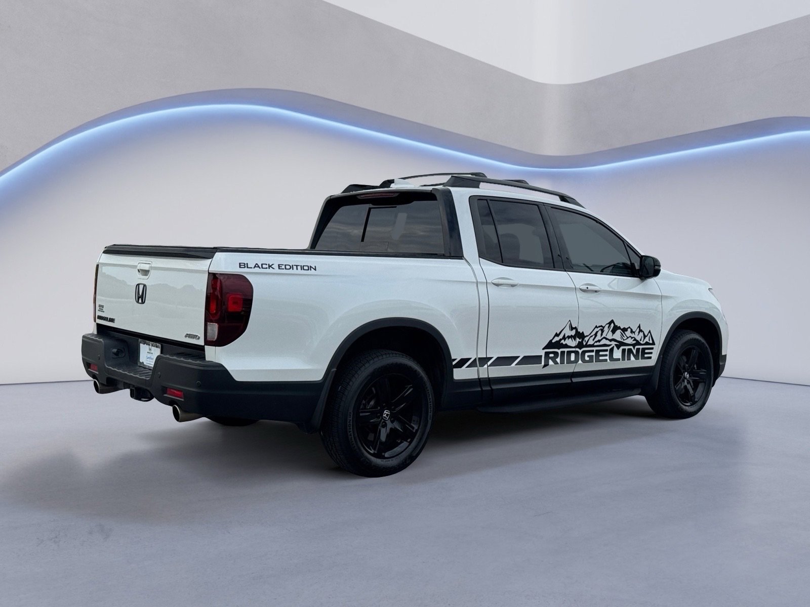 2023 Honda Ridgeline Black Edition photo 3