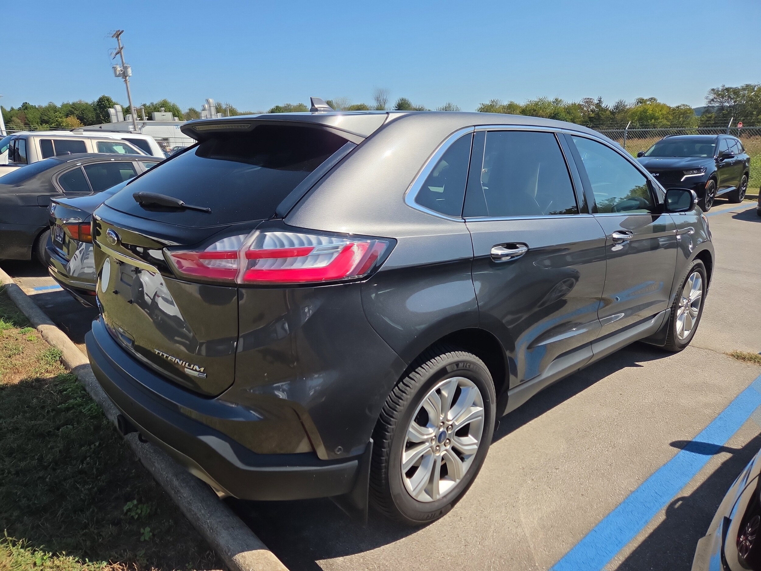 2020 Ford Edge Titanium photo 4