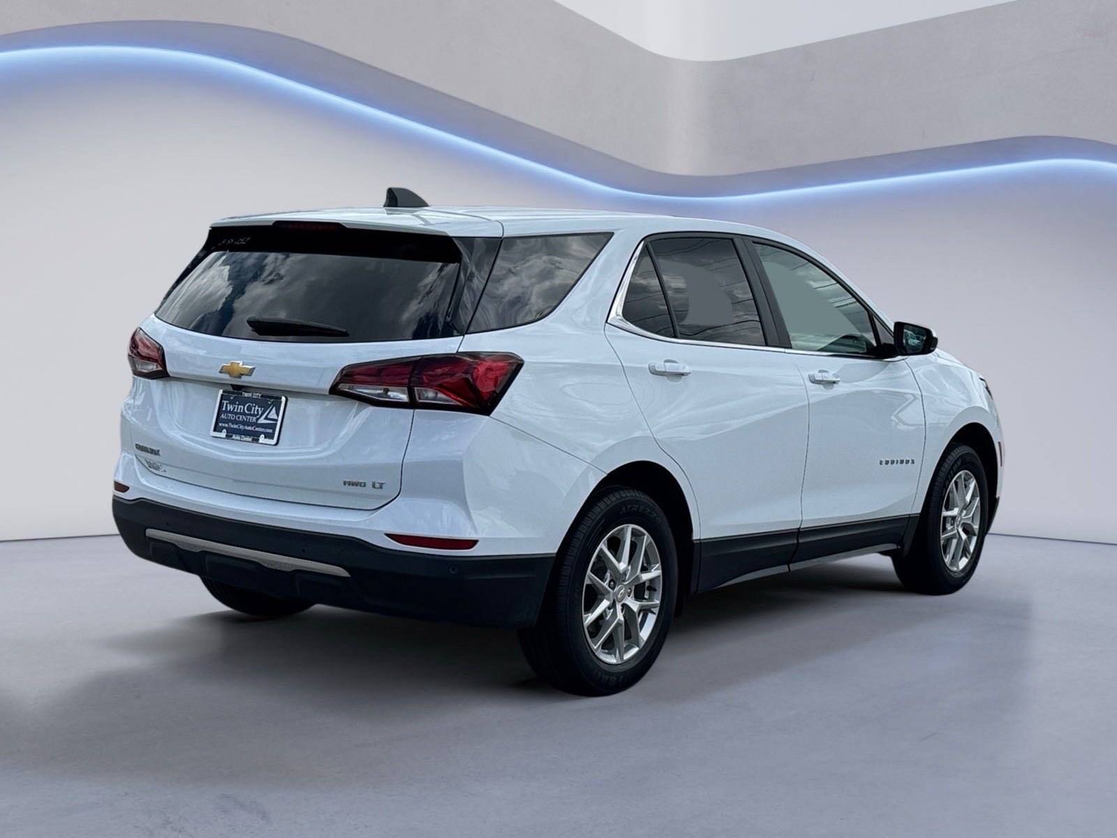 2024 Chevrolet Equinox LT photo 3