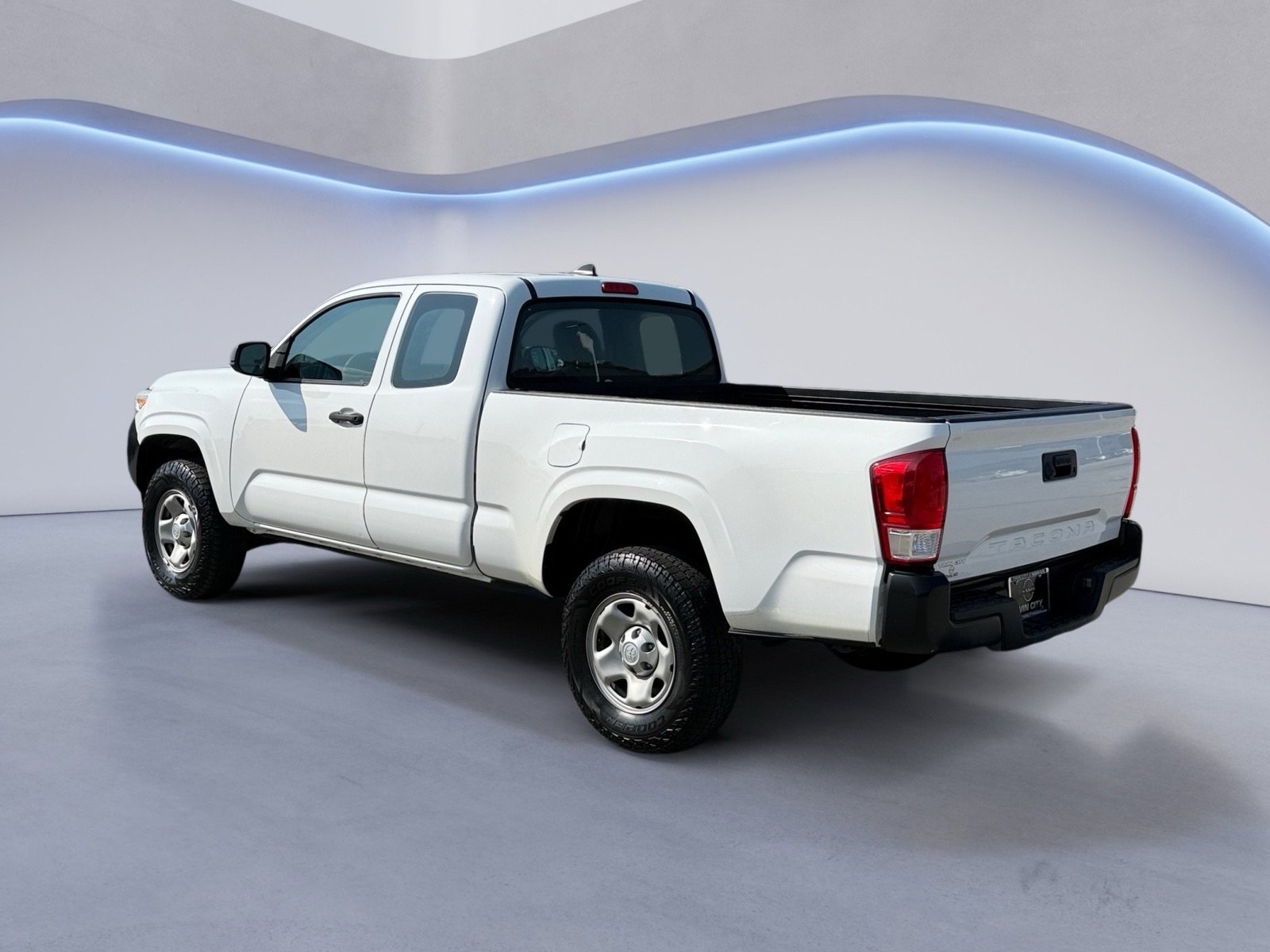 2017 Toyota Tacoma SR photo 3