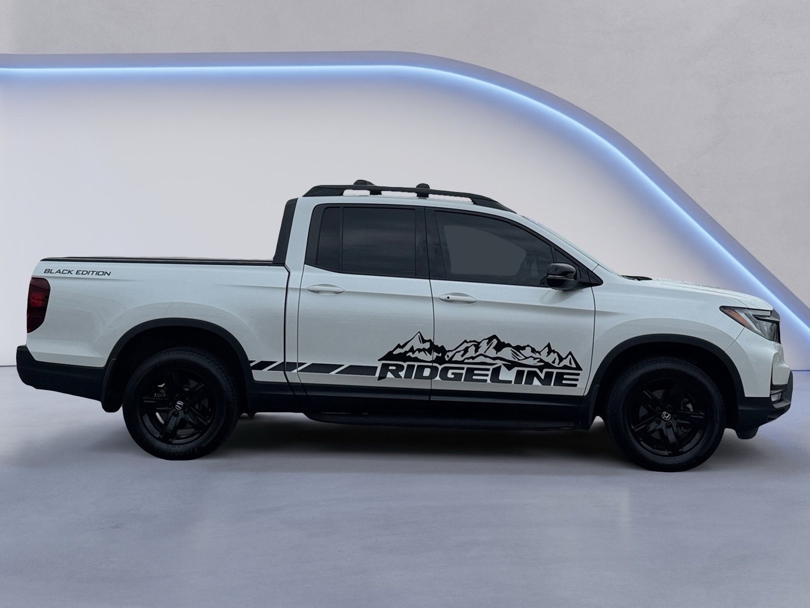 2023 Honda Ridgeline Black Edition photo 2