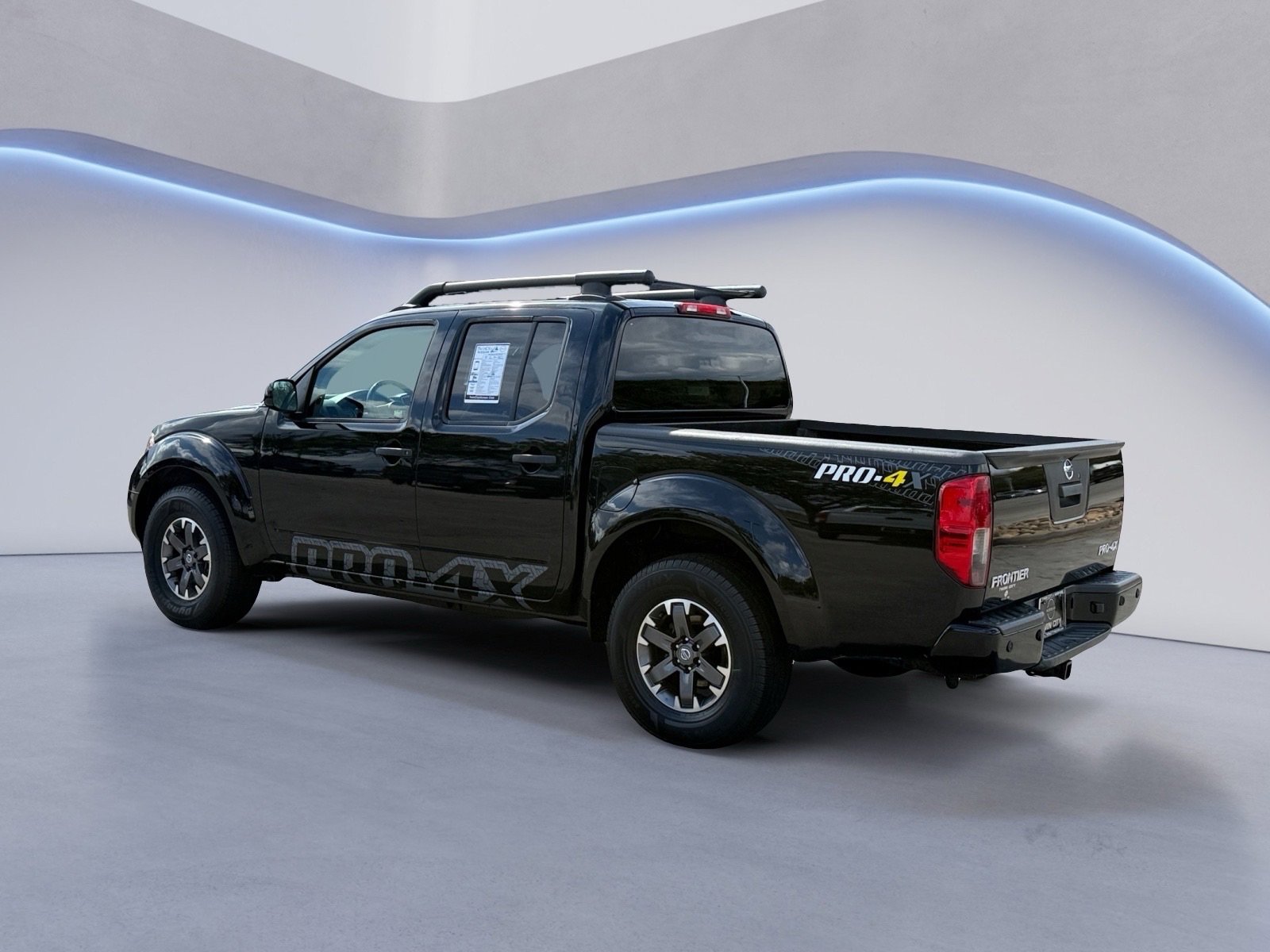 2021 Nissan Frontier Crew Cab PRO-4X photo 3