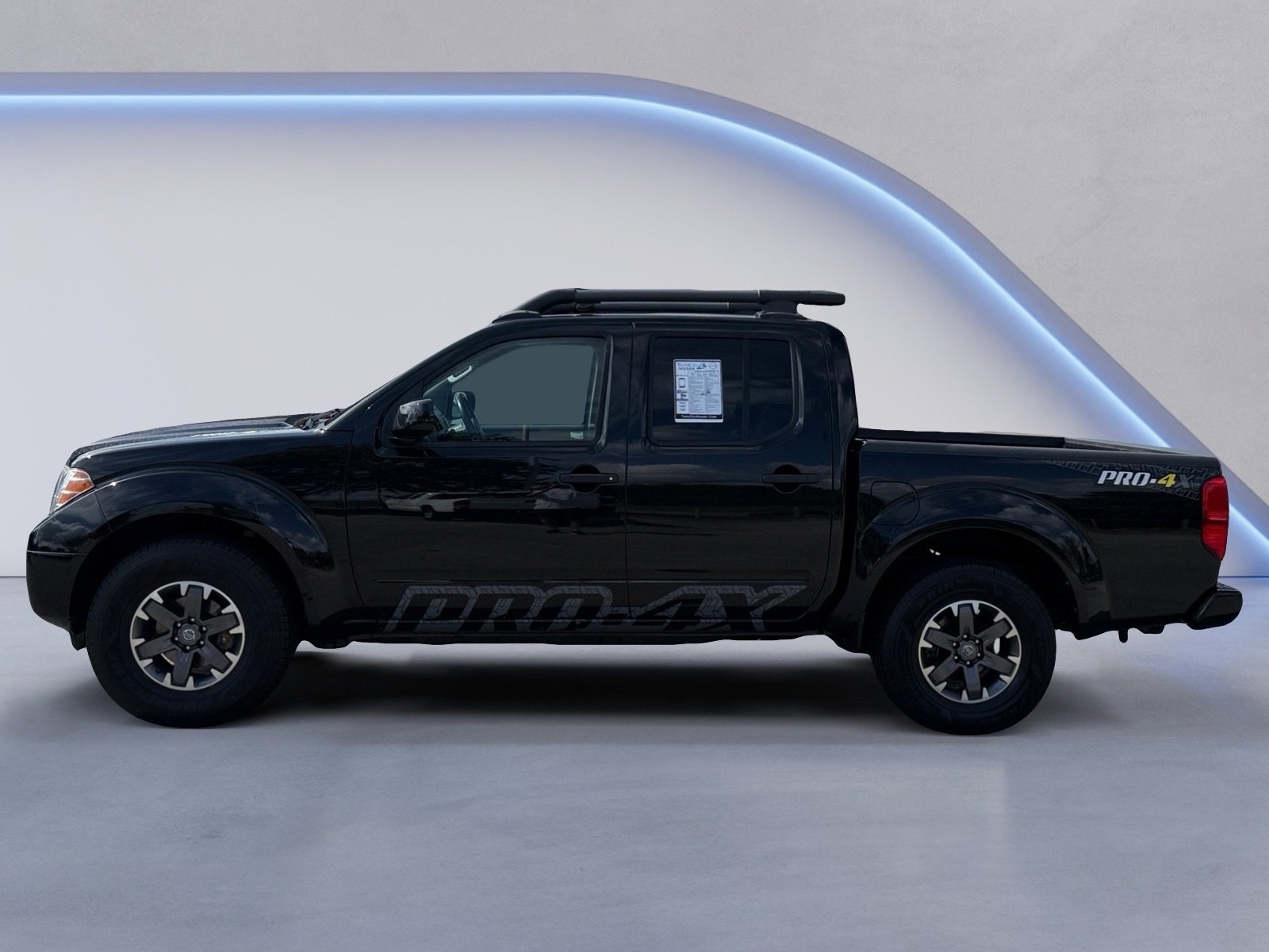 2021 Nissan Frontier Crew Cab PRO-4X photo 2