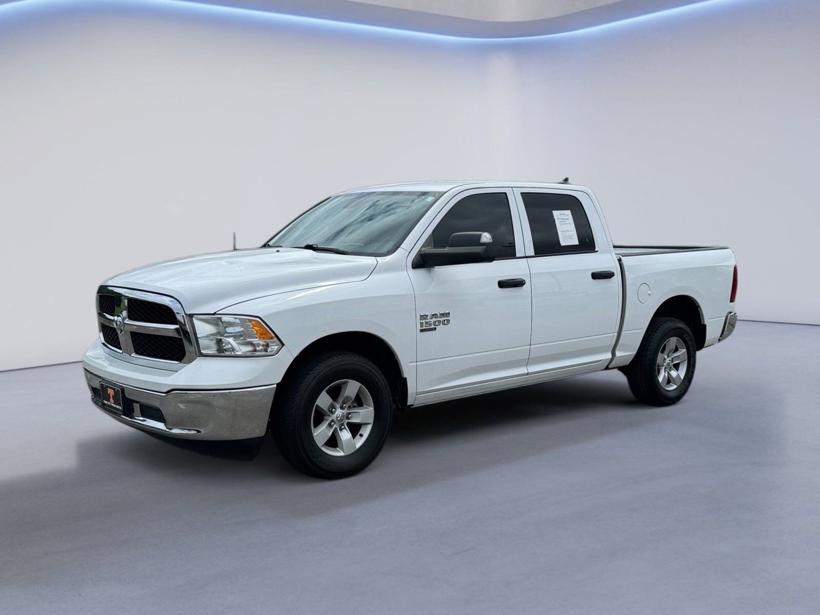 2023 Ram 1500 Classic SLT photo 3
