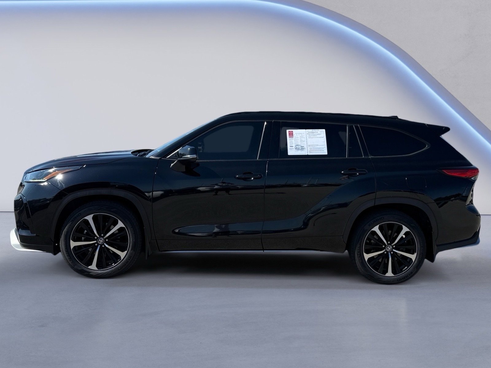 2021 Toyota Highlander XSE photo 2