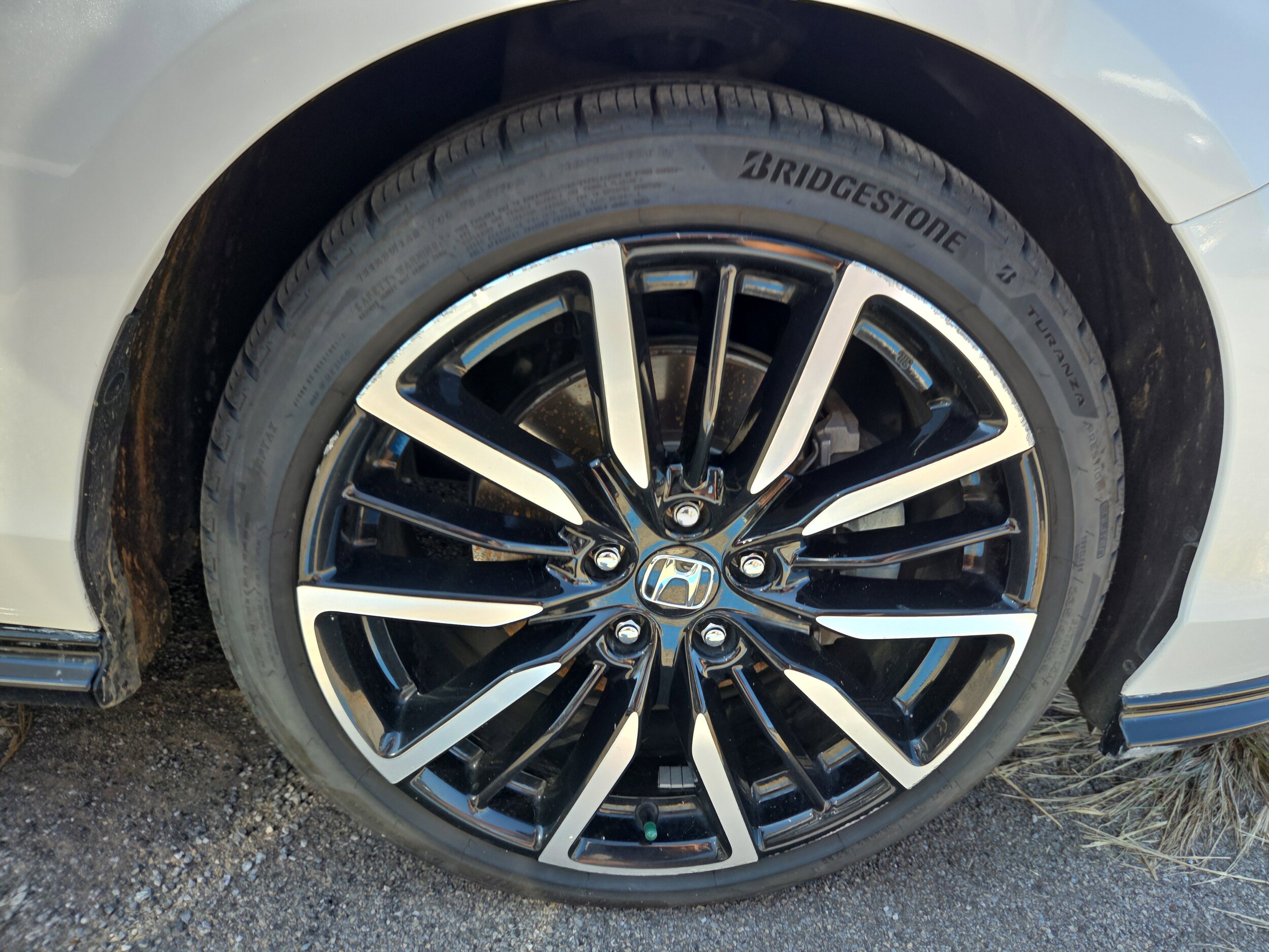 2023 Honda Accord Hybrid Touring photo 2
