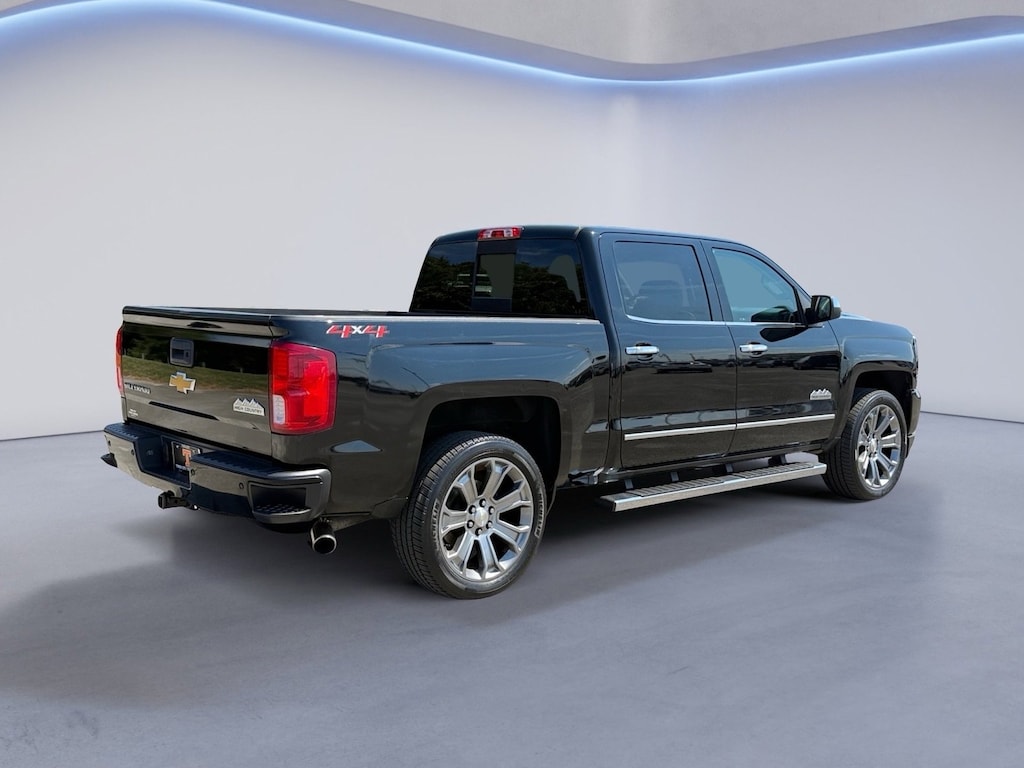 Used 2018 Chevrolet Silverado 1500 High Country 4WD Crew Cab 143.5 High Country